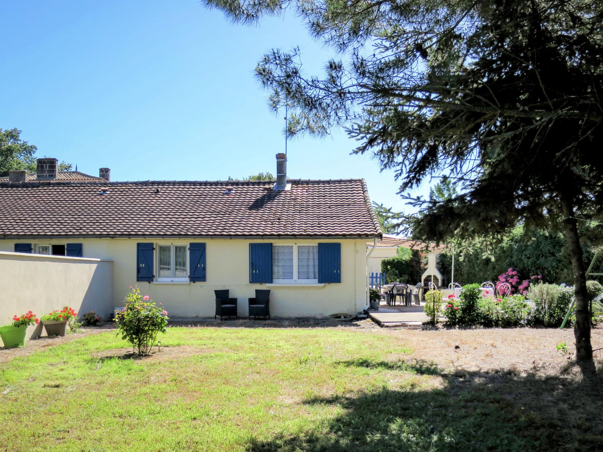 Foto 15 - Haus mit 2 Schlafzimmern in Jau-Dignac-et-Loirac mit garten und terrasse