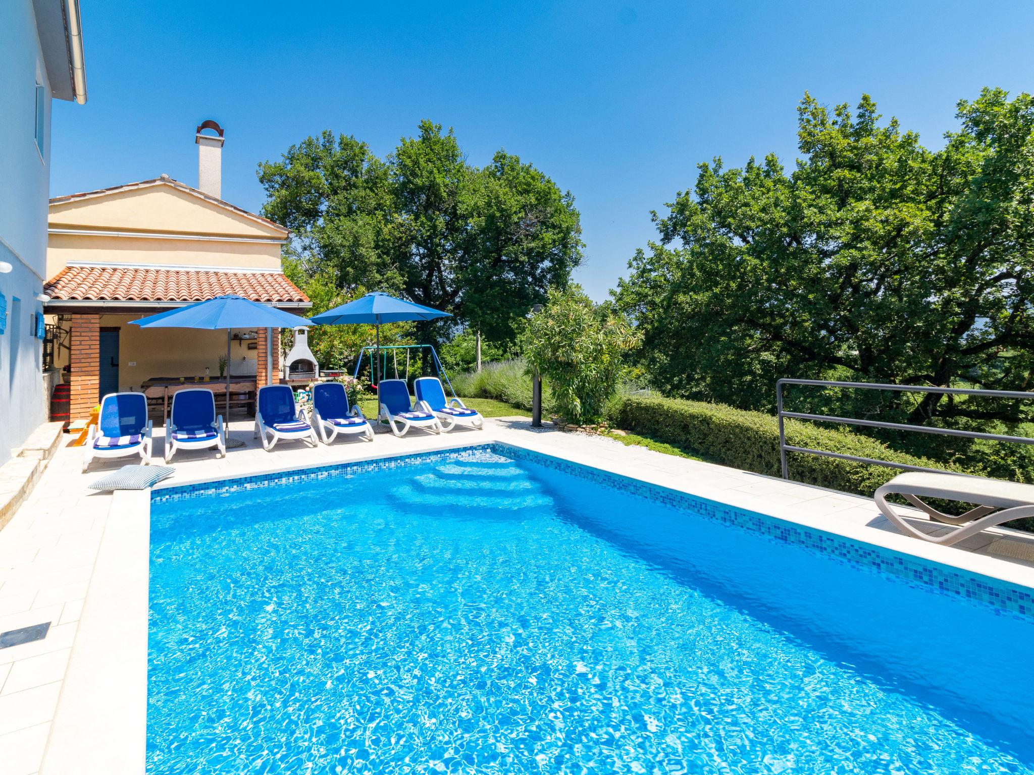 Foto 1 - Casa con 3 camere da letto a Pićan con piscina privata e terrazza