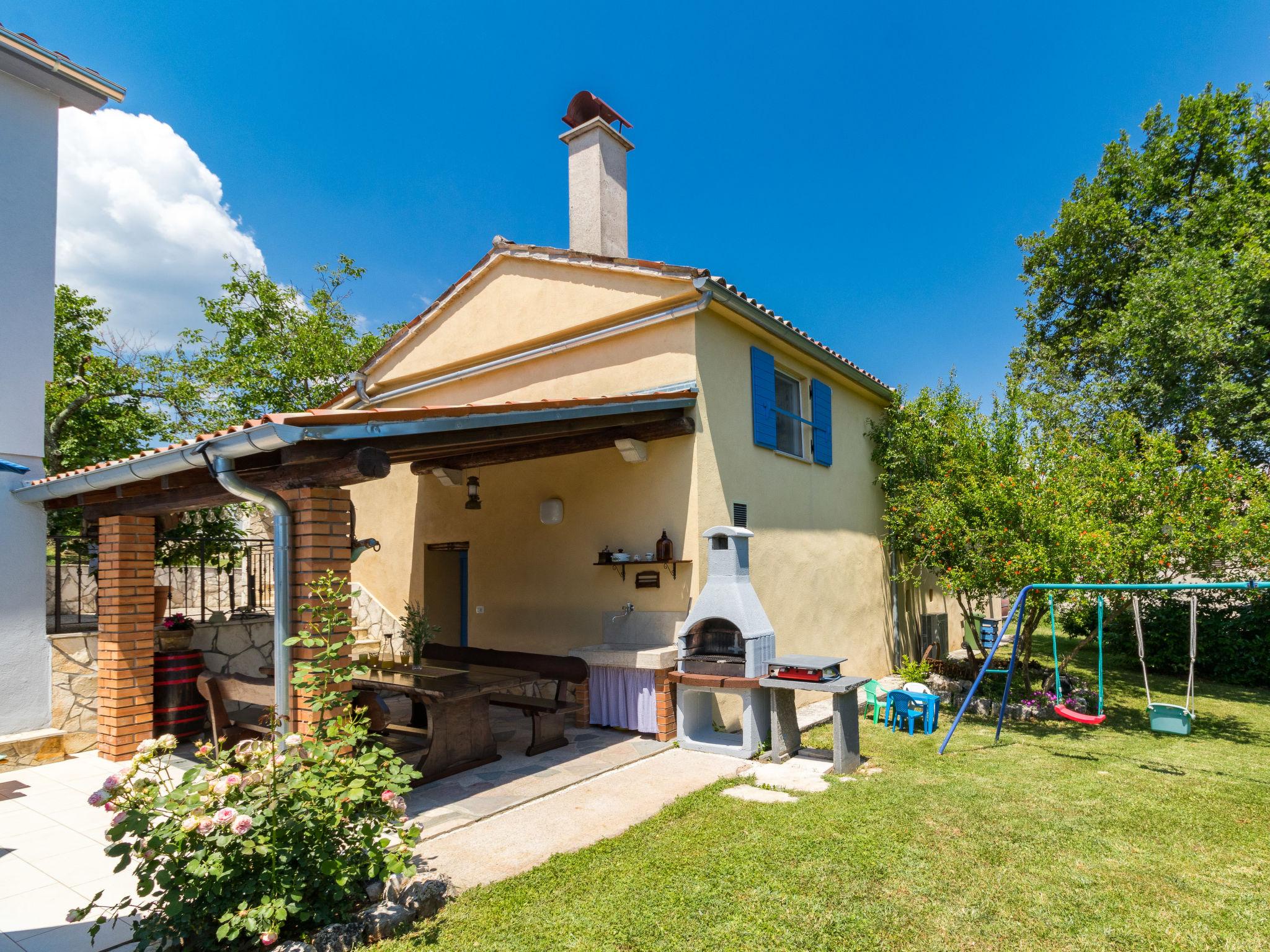 Foto 25 - Casa de 3 quartos em Pićan com piscina privada e terraço