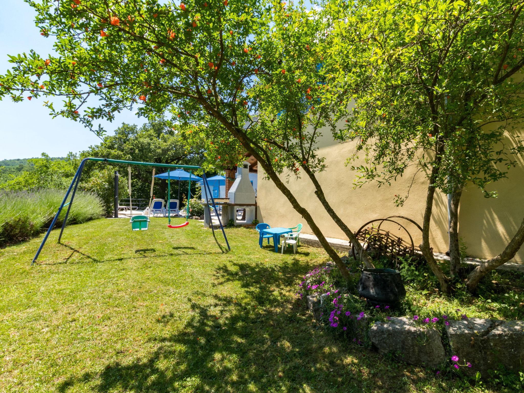 Foto 27 - Casa con 3 camere da letto a Pićan con piscina privata e terrazza
