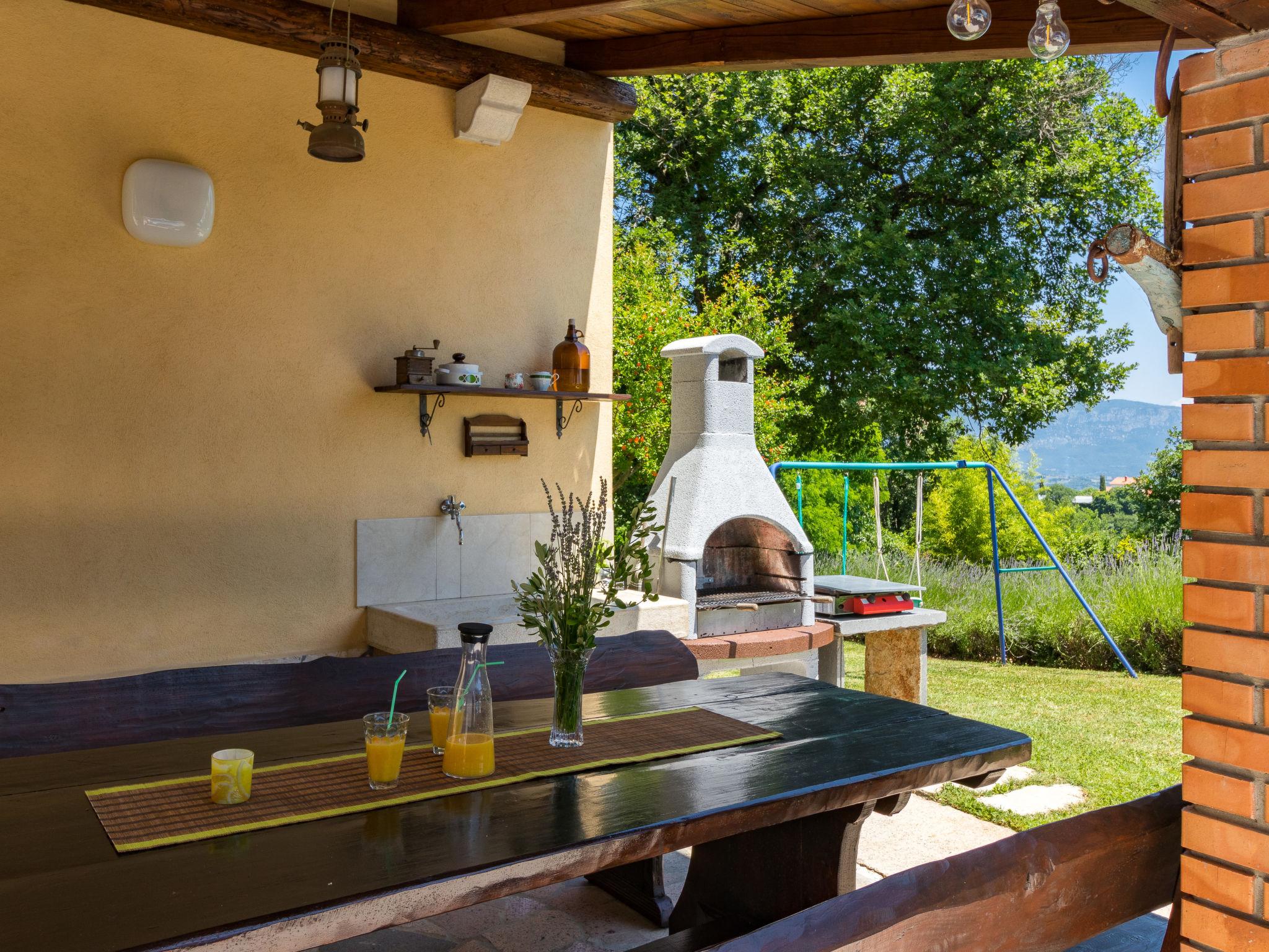 Photo 19 - Maison de 3 chambres à Pićan avec piscine privée et terrasse