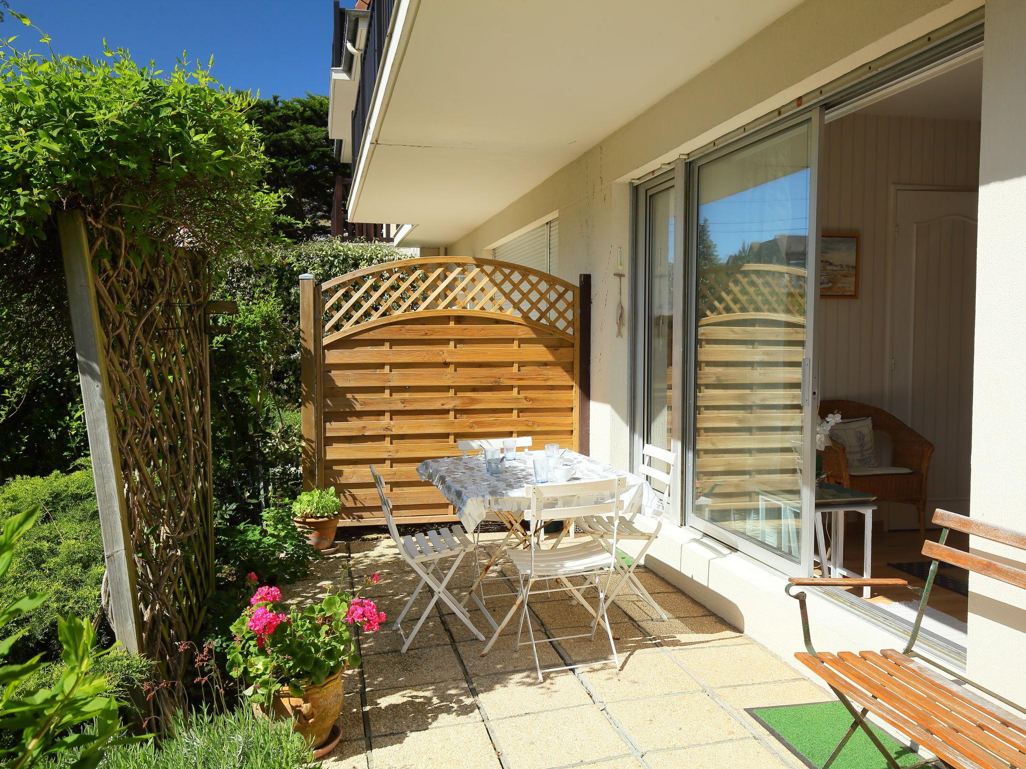 Foto 5 - Apartamento de 1 habitación en Cabourg con jardín y vistas al mar