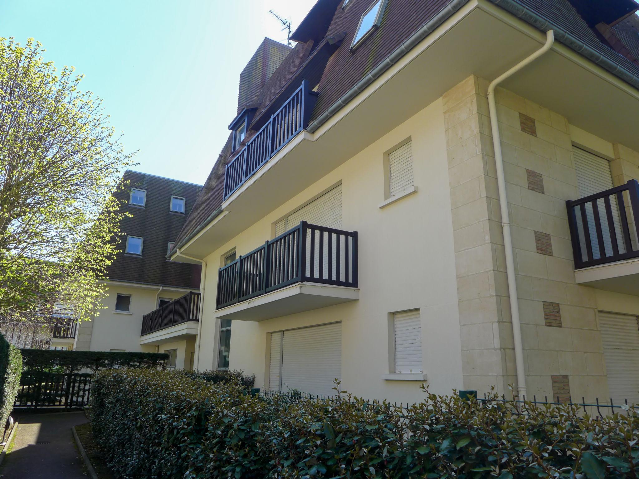 Photo 1 - Appartement de 1 chambre à Cabourg avec jardin et vues à la mer