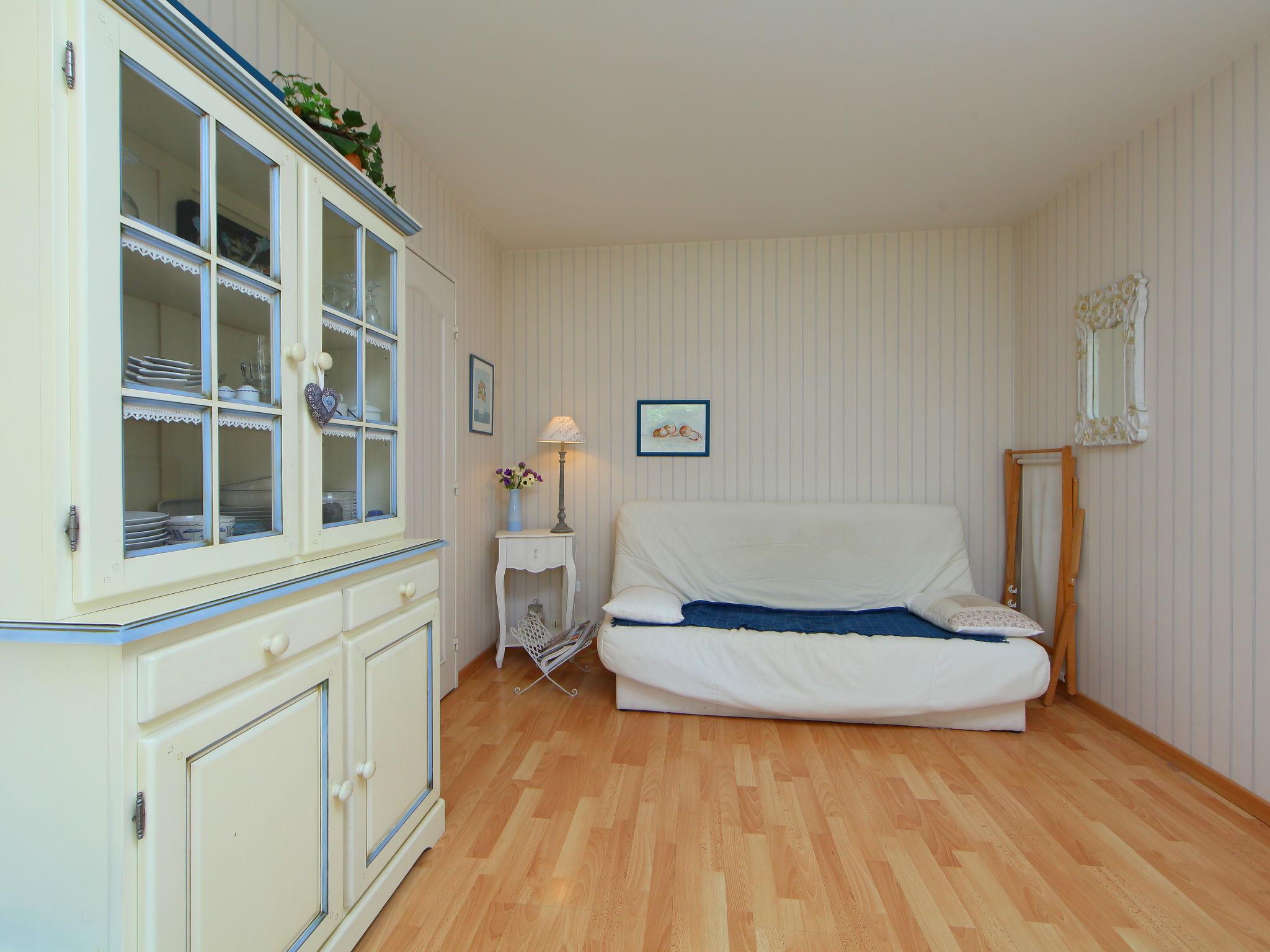 Foto 6 - Apartamento de 1 habitación en Cabourg con jardín y vistas al mar