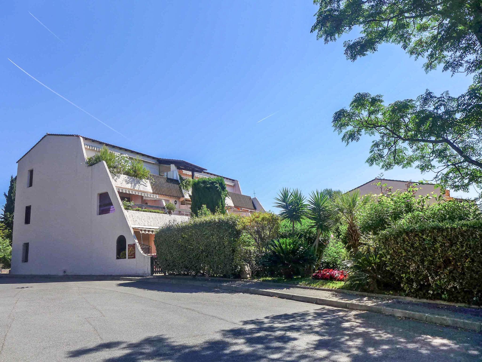 Foto 15 - Apartment mit 1 Schlafzimmer in La Ciotat mit schwimmbad und blick aufs meer