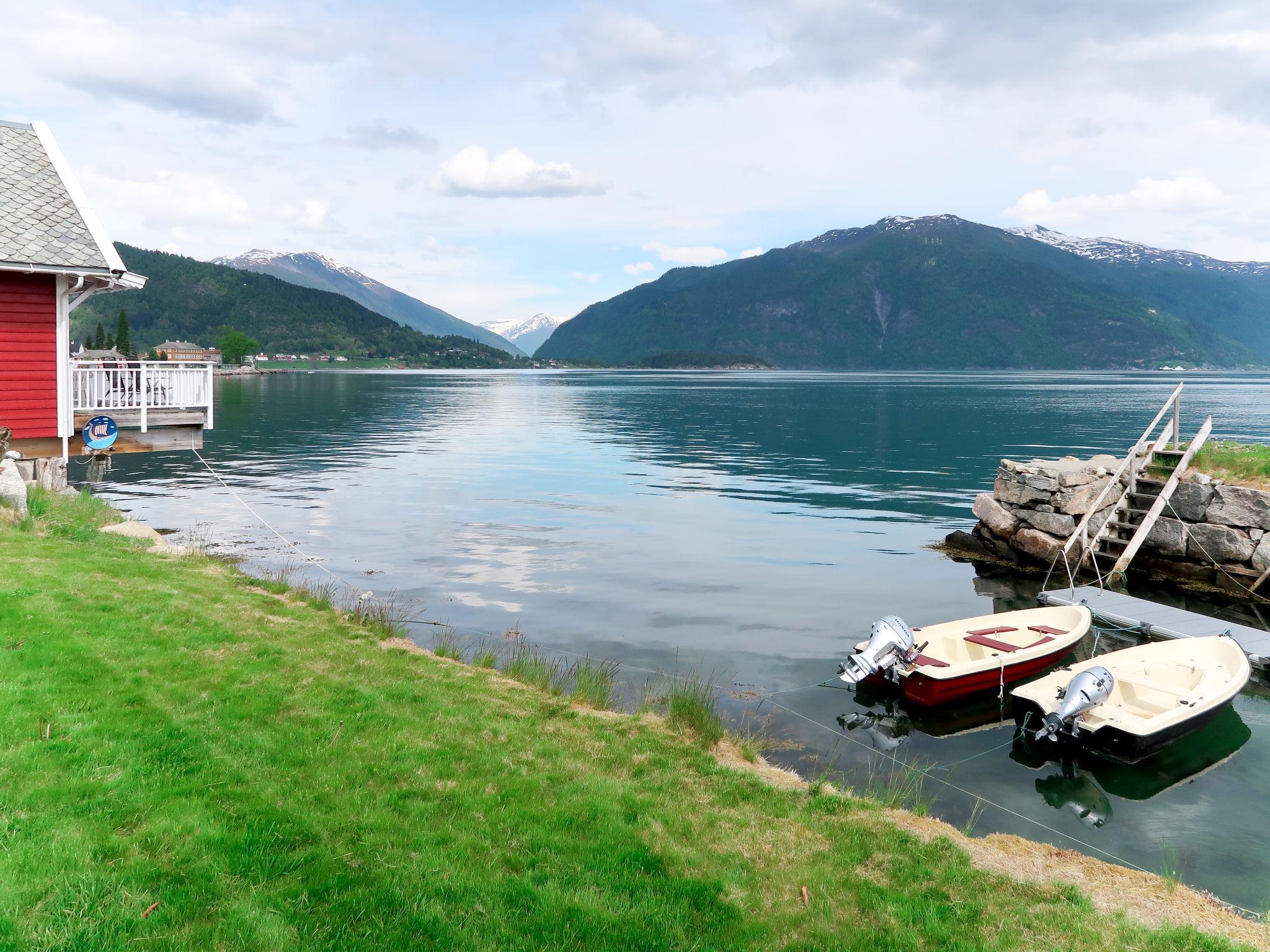 Photo 22 - 2 bedroom House in Balestrand with garden and terrace