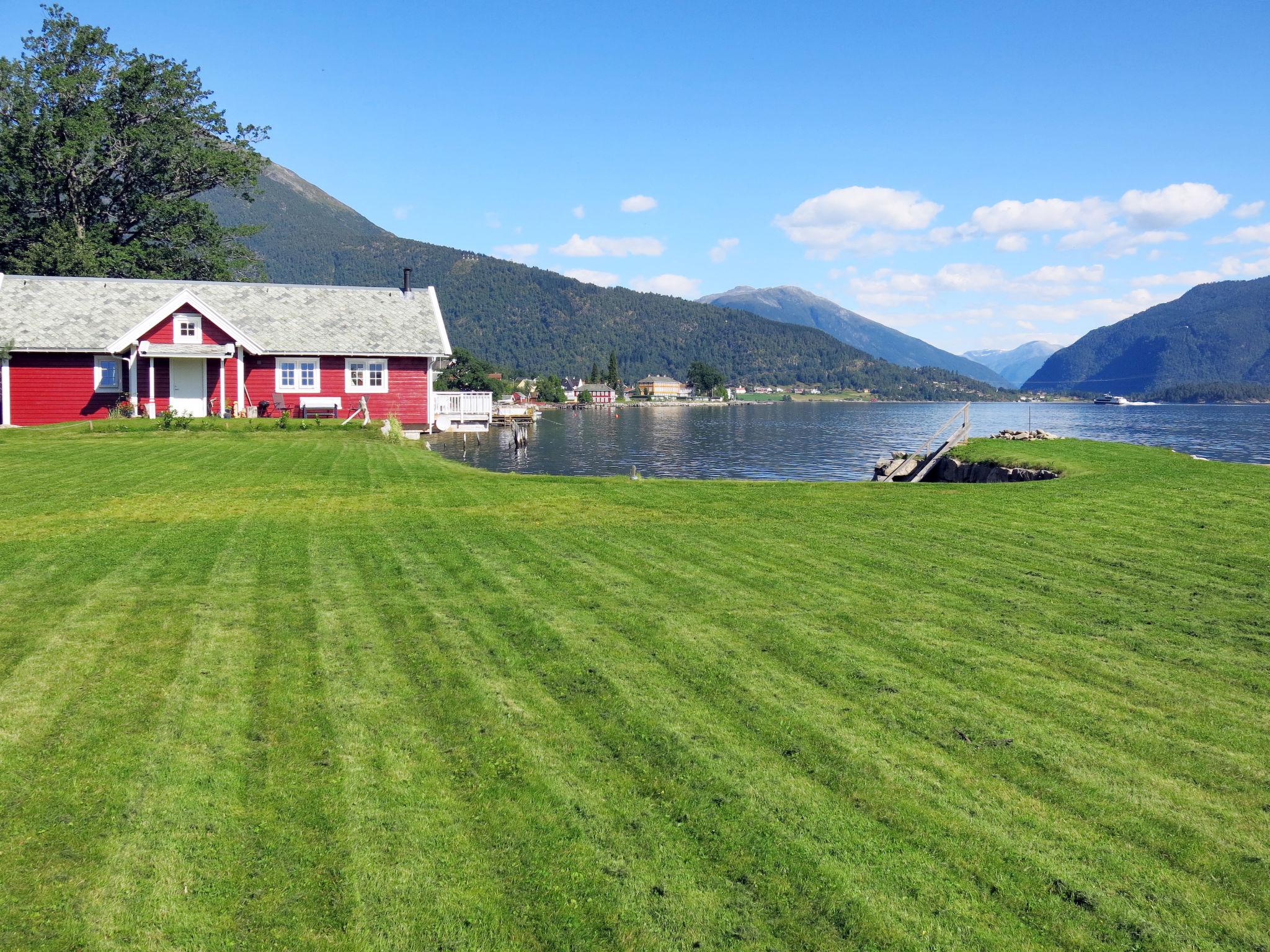 Photo 17 - 2 bedroom House in Balestrand with garden and terrace