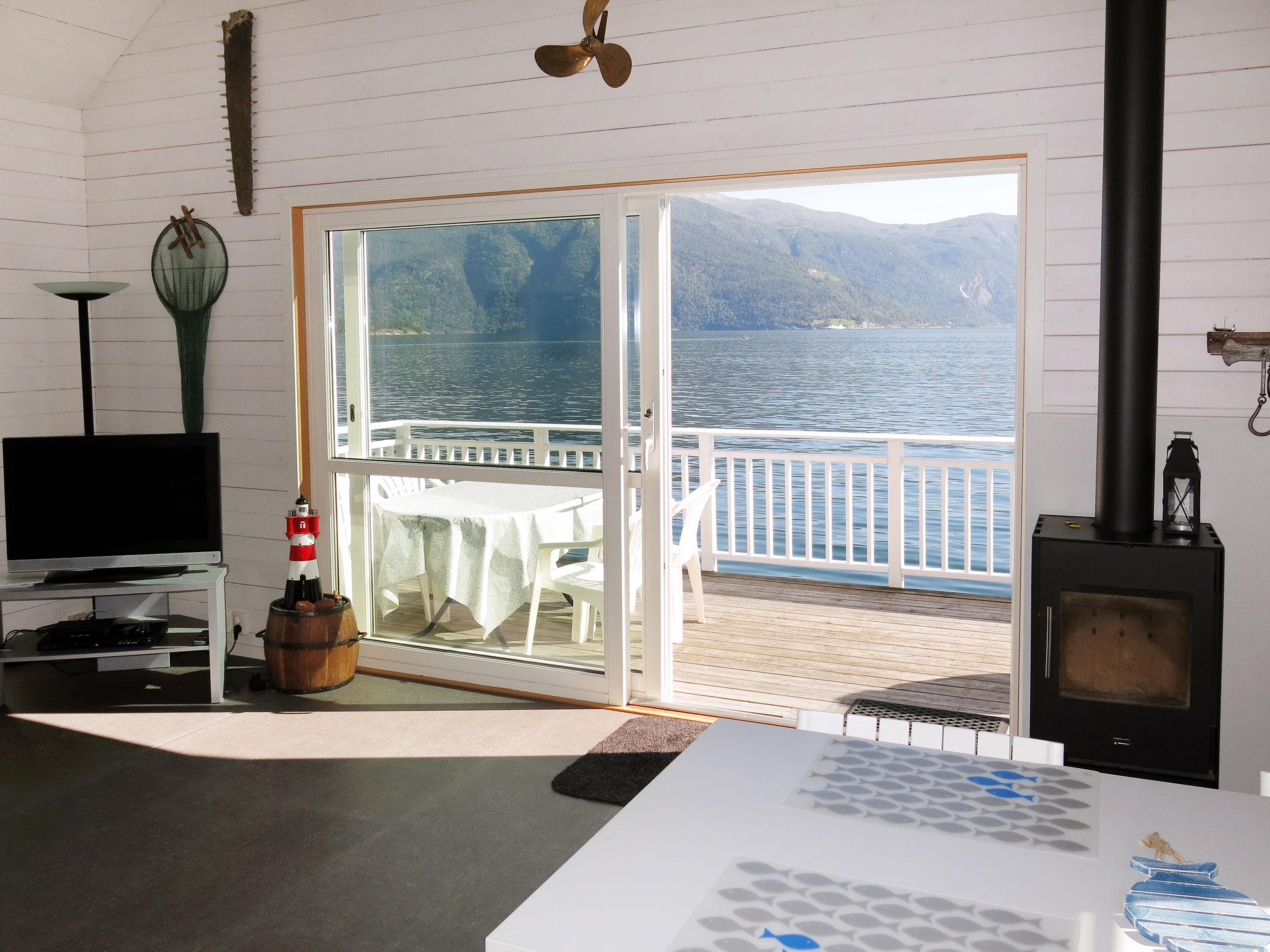 Foto 3 - Casa de 2 quartos em Balestrand com jardim e terraço