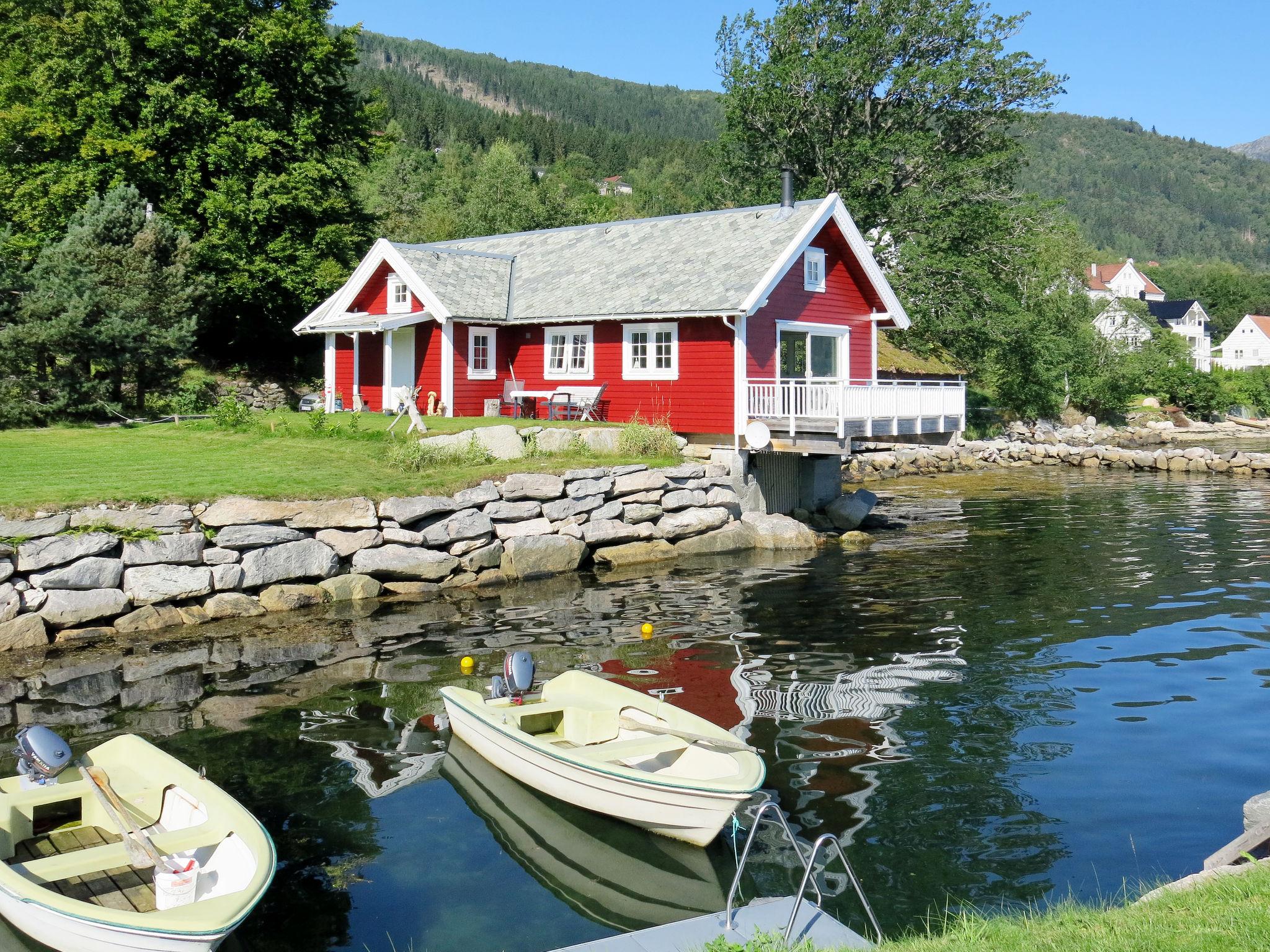 Photo 1 - Maison de 2 chambres à Balestrand avec jardin et terrasse