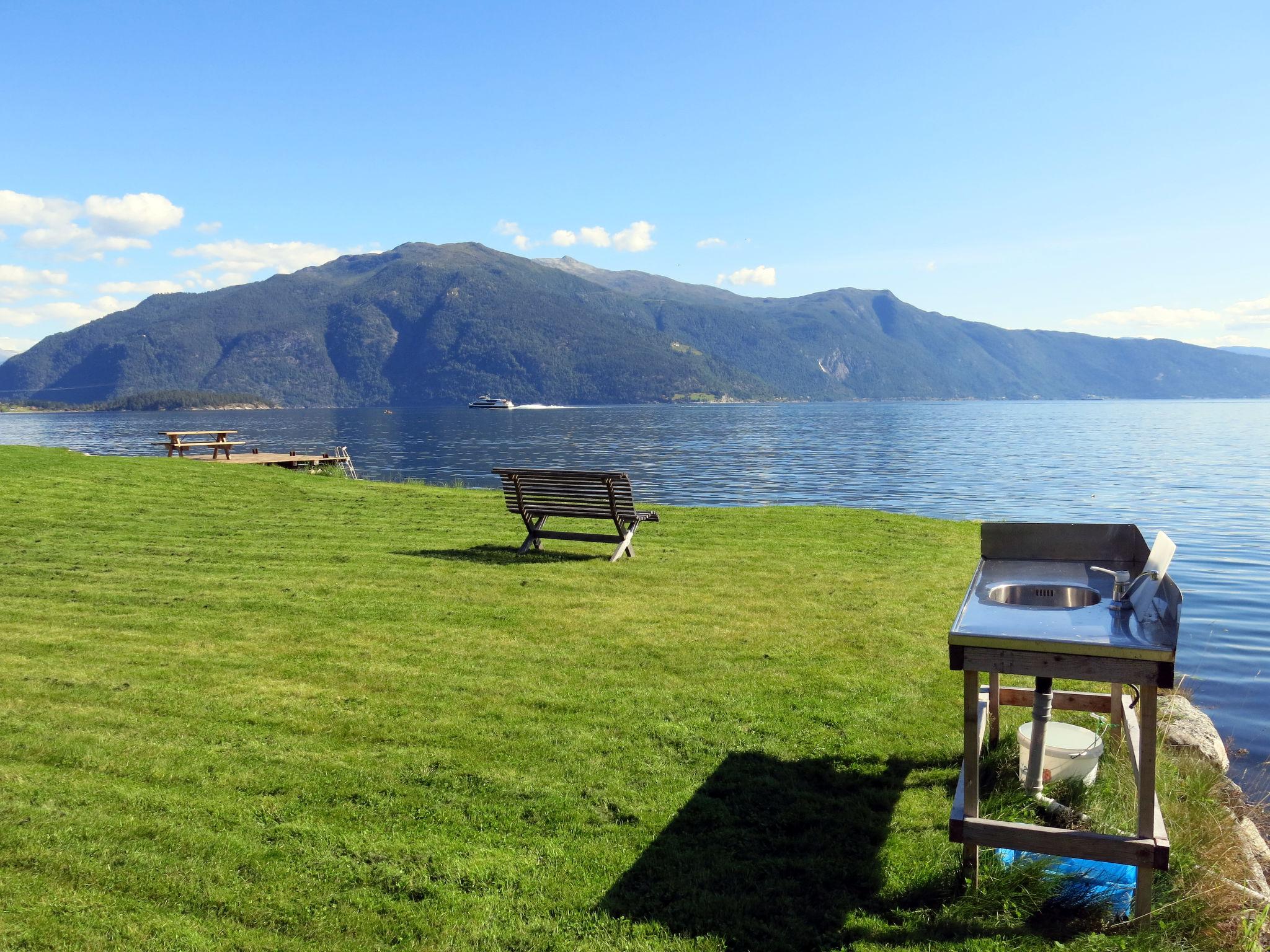 Photo 21 - 2 bedroom House in Balestrand with garden and terrace