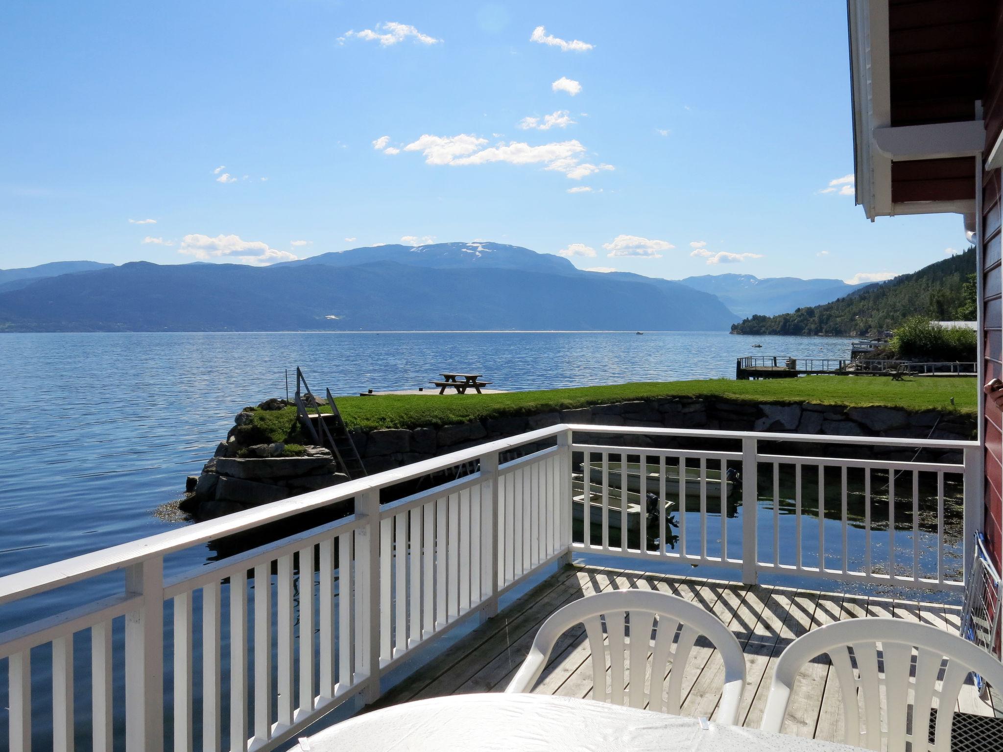 Foto 2 - Casa de 2 quartos em Balestrand com jardim e terraço