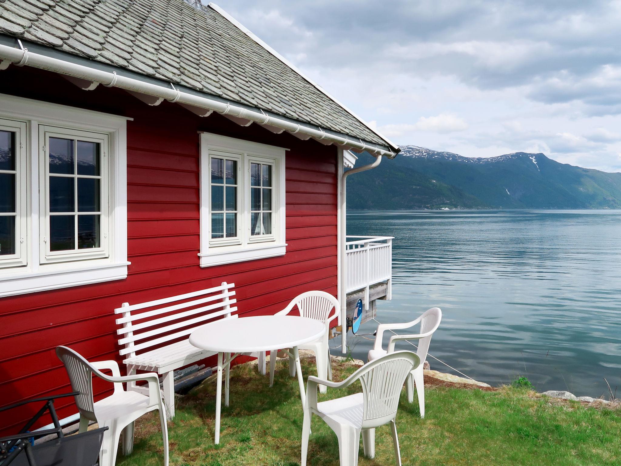 Foto 6 - Casa de 2 habitaciones en Balestrand con jardín y terraza