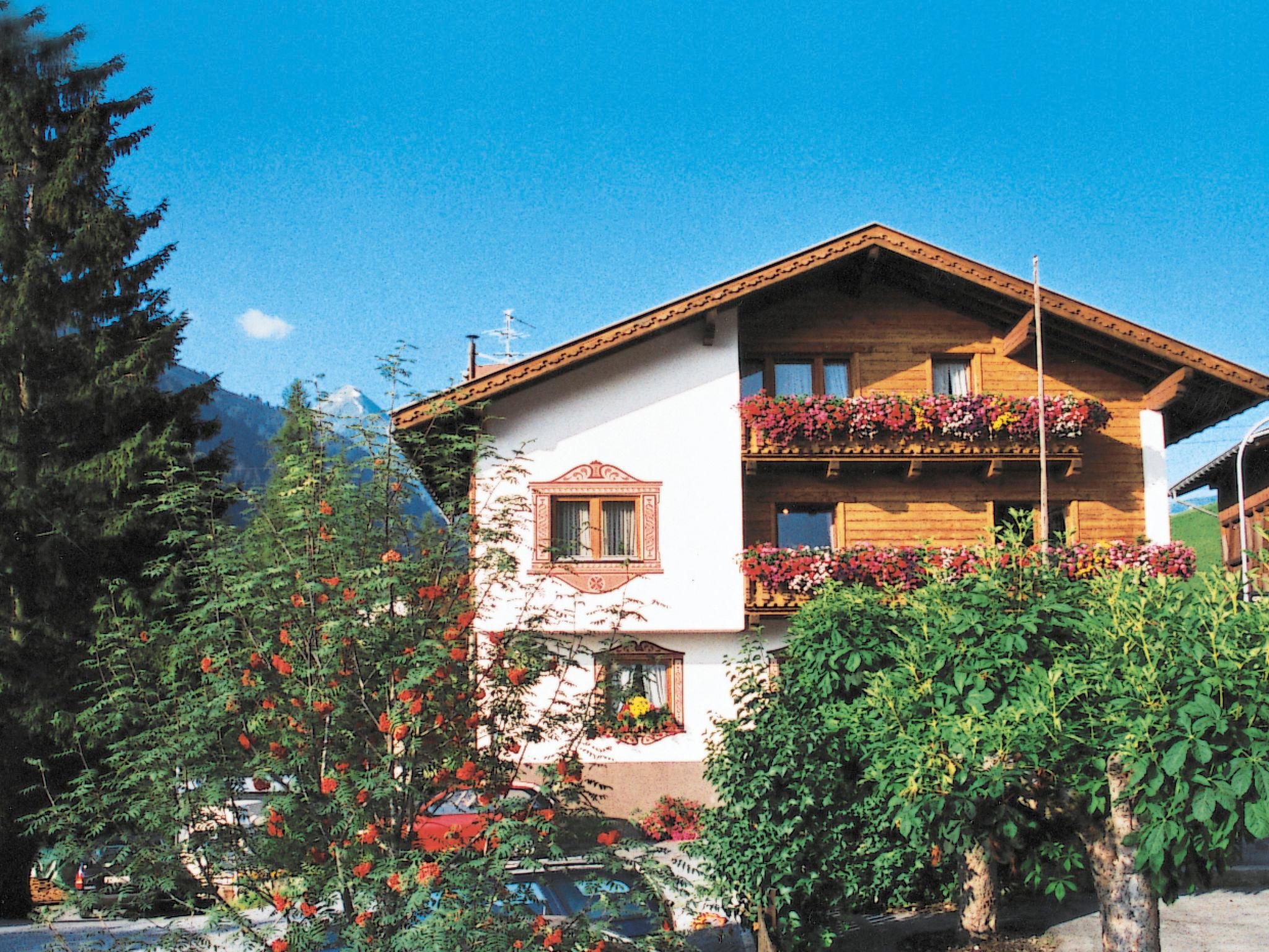 Foto 1 - Appartamento con 3 camere da letto a Sankt Anton am Arlberg con giardino e vista sulle montagne