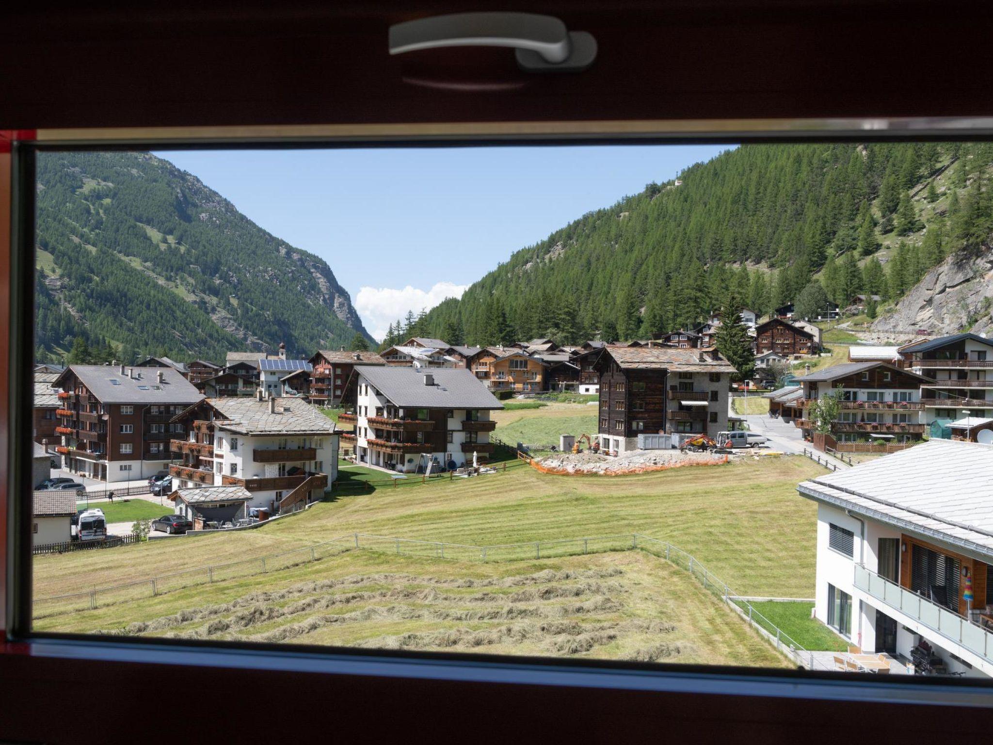 Foto 8 - Apartamento de 4 habitaciones en Saas-Grund con sauna