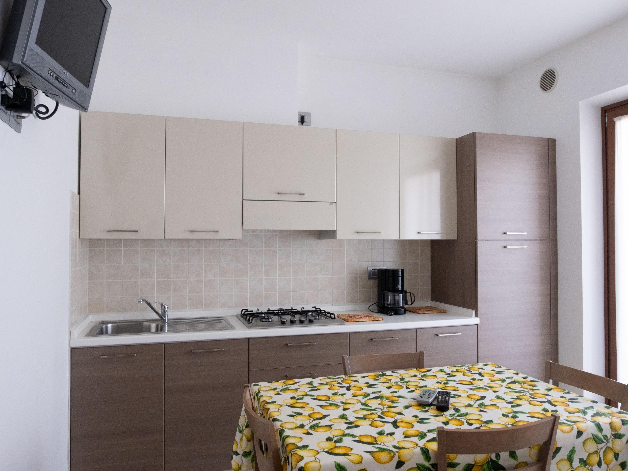Foto 8 - Apartment mit 1 Schlafzimmer in Brenzone sul Garda mit terrasse und blick auf die berge