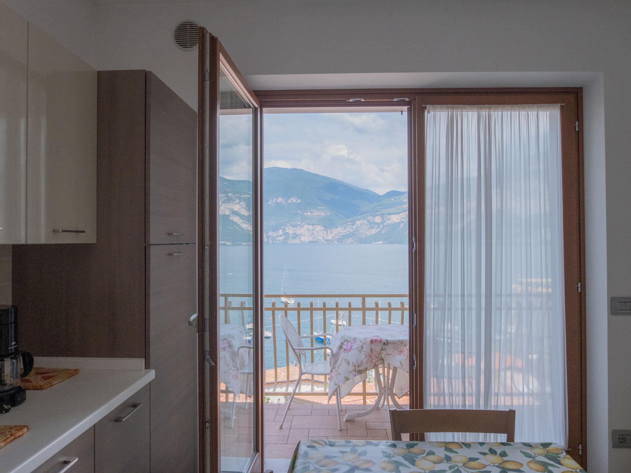 Photo 5 - Appartement de 1 chambre à Brenzone sul Garda avec terrasse et vues sur la montagne