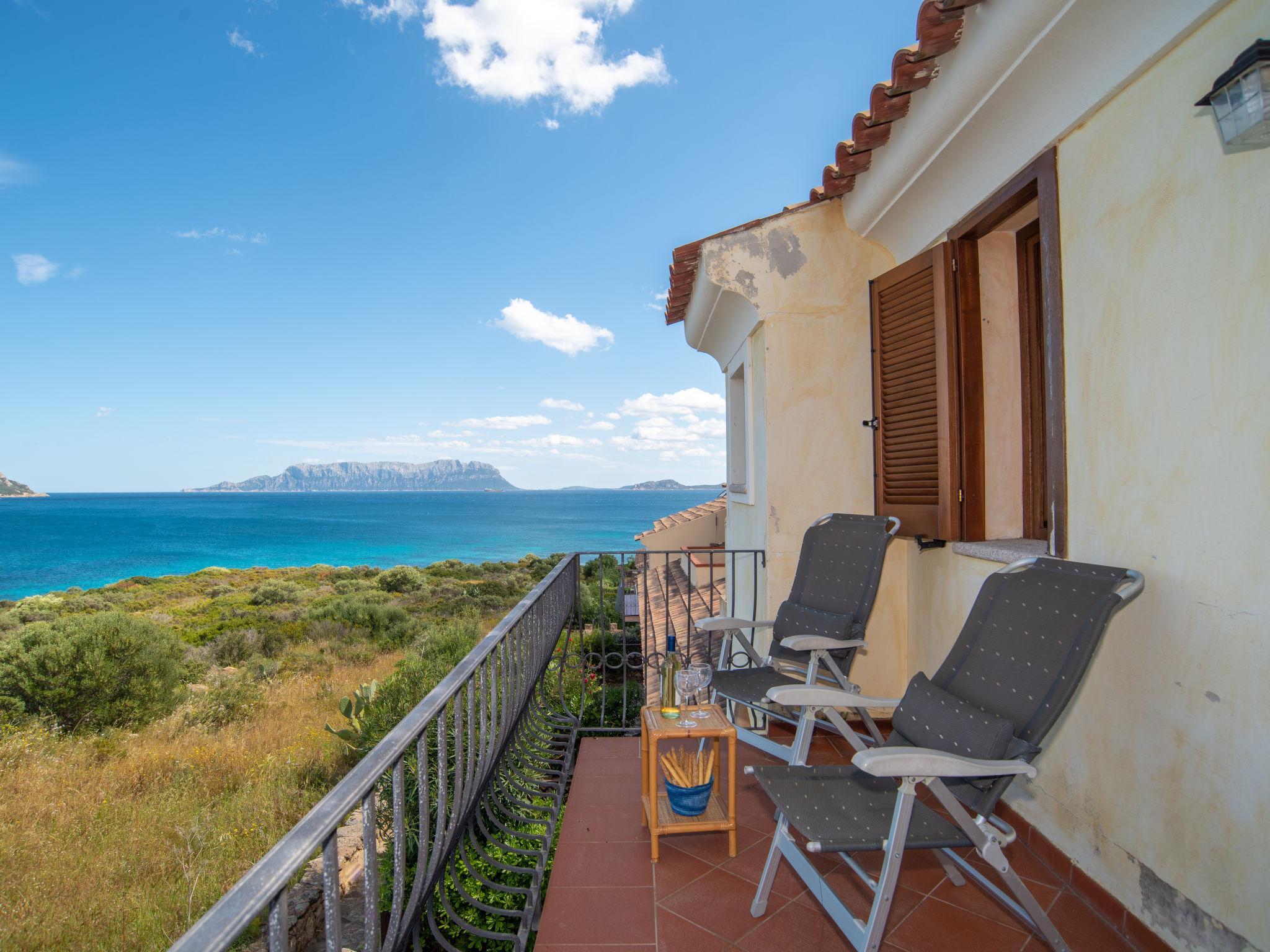 Photo 3 - Appartement de 2 chambres à Golfo Aranci avec terrasse et vues à la mer