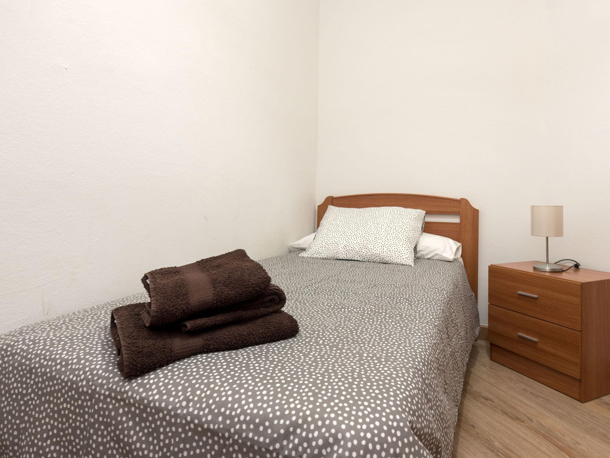 Foto 15 - Apartment mit 4 Schlafzimmern in Barcelona