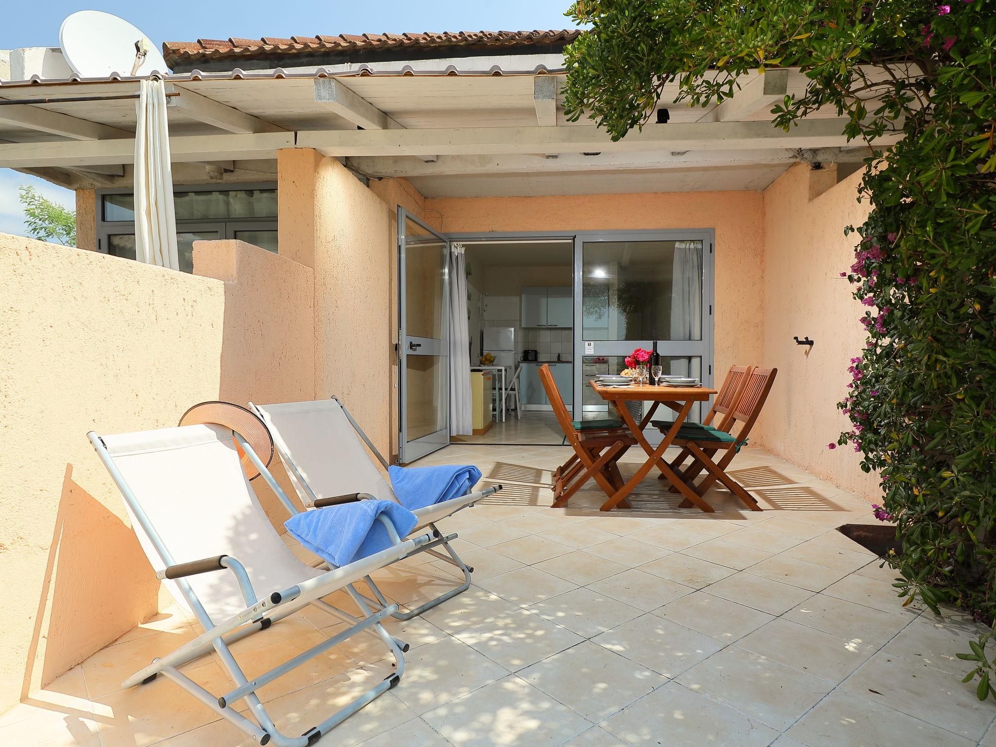 Photo 3 - 1 bedroom Apartment in Golfo Aranci with garden and terrace