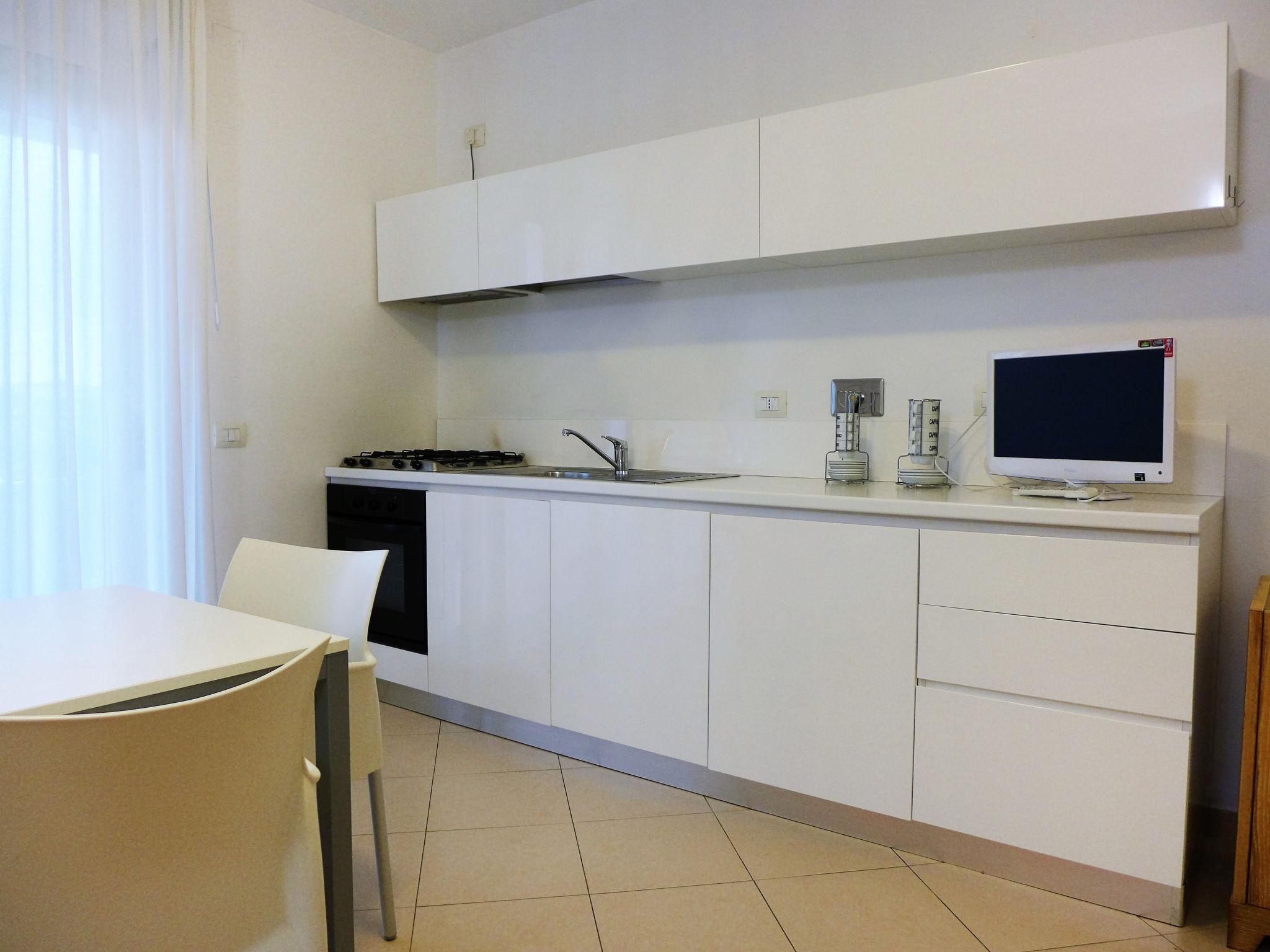 Foto 8 - Apartamento de 2 quartos em Vasto com piscina e jardim