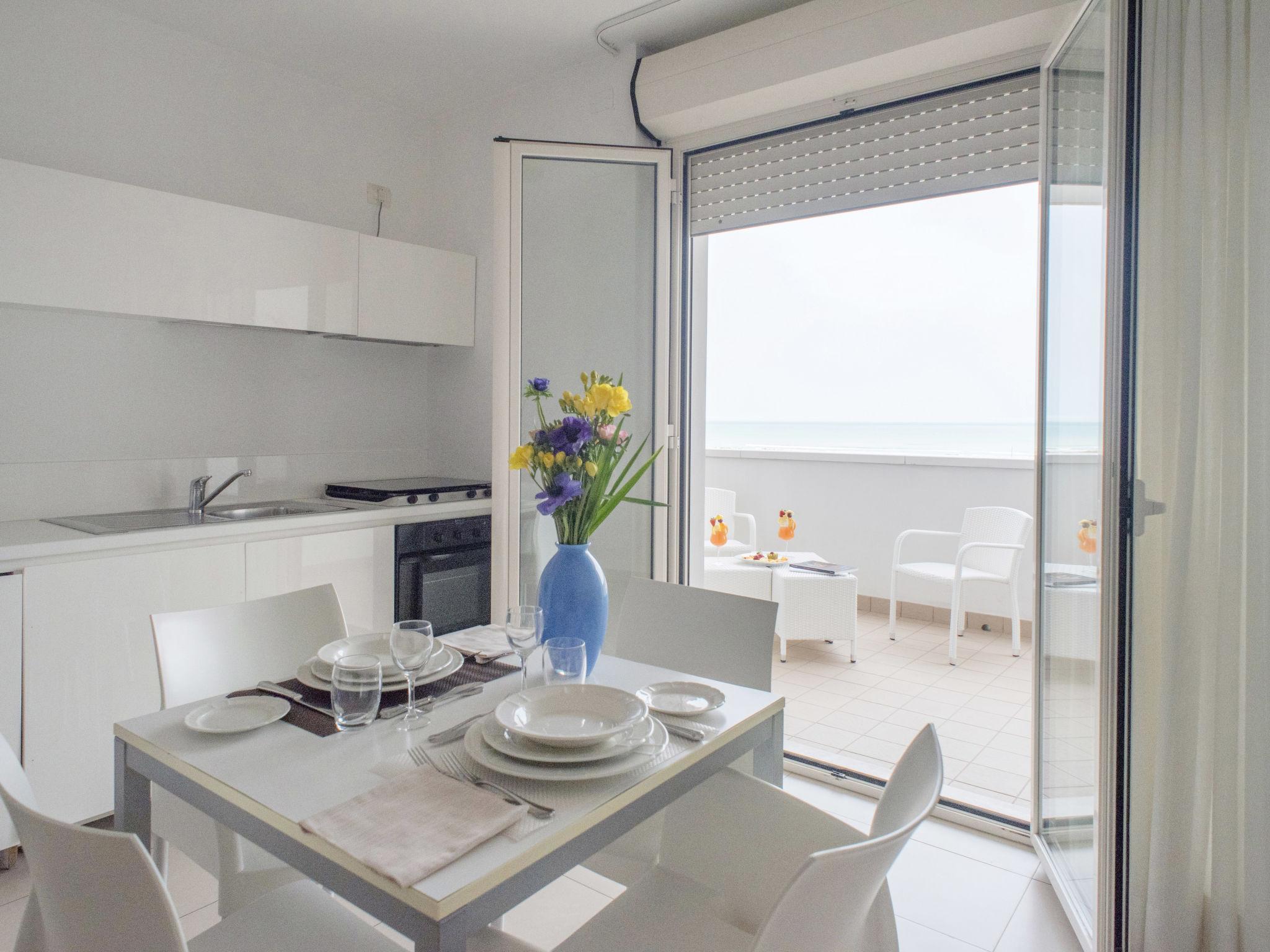 Foto 4 - Apartamento de 2 quartos em Vasto com piscina e vistas do mar