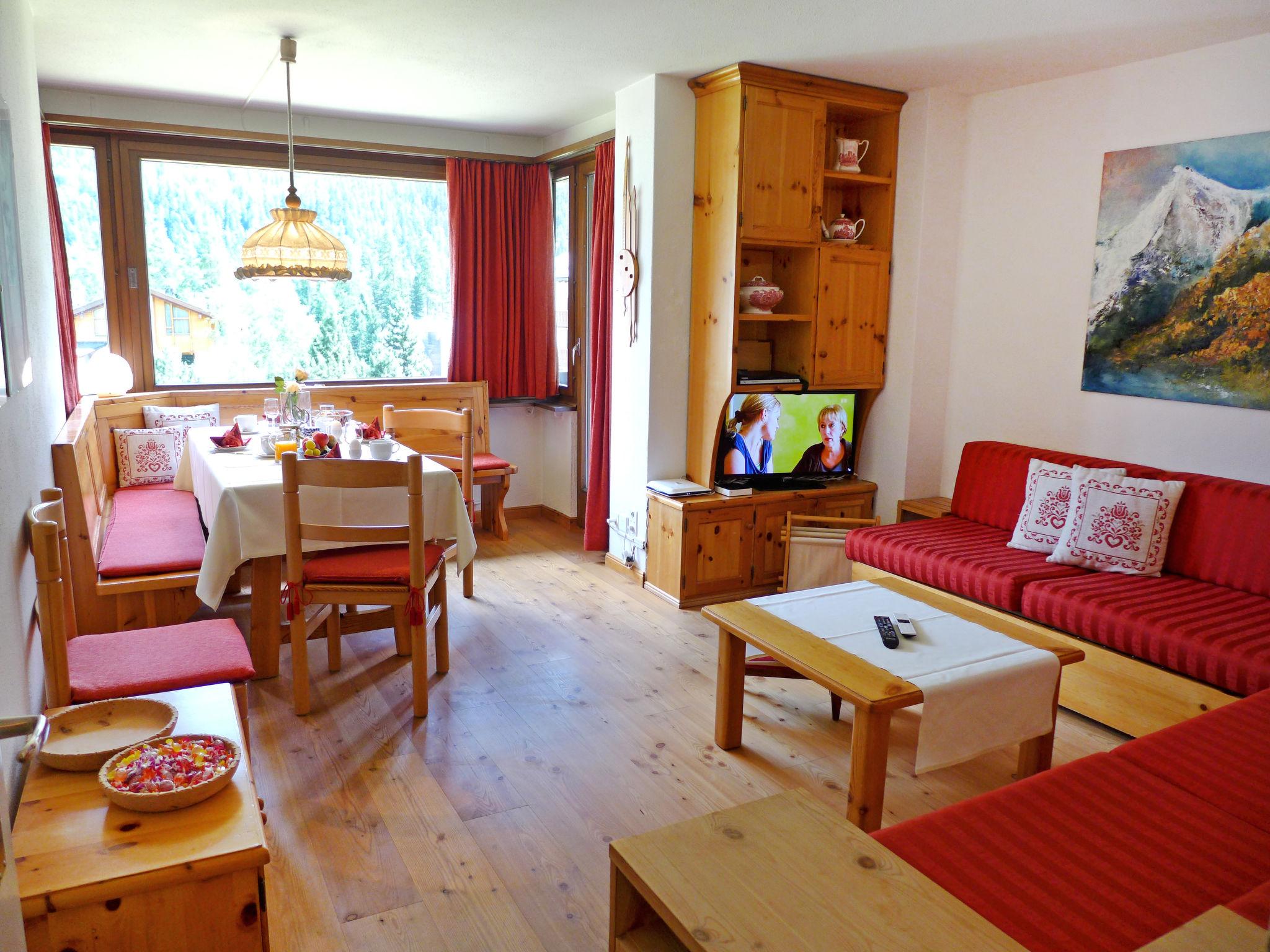 Foto 9 - Apartamento de 2 habitaciones en Sankt Moritz con vistas a la montaña