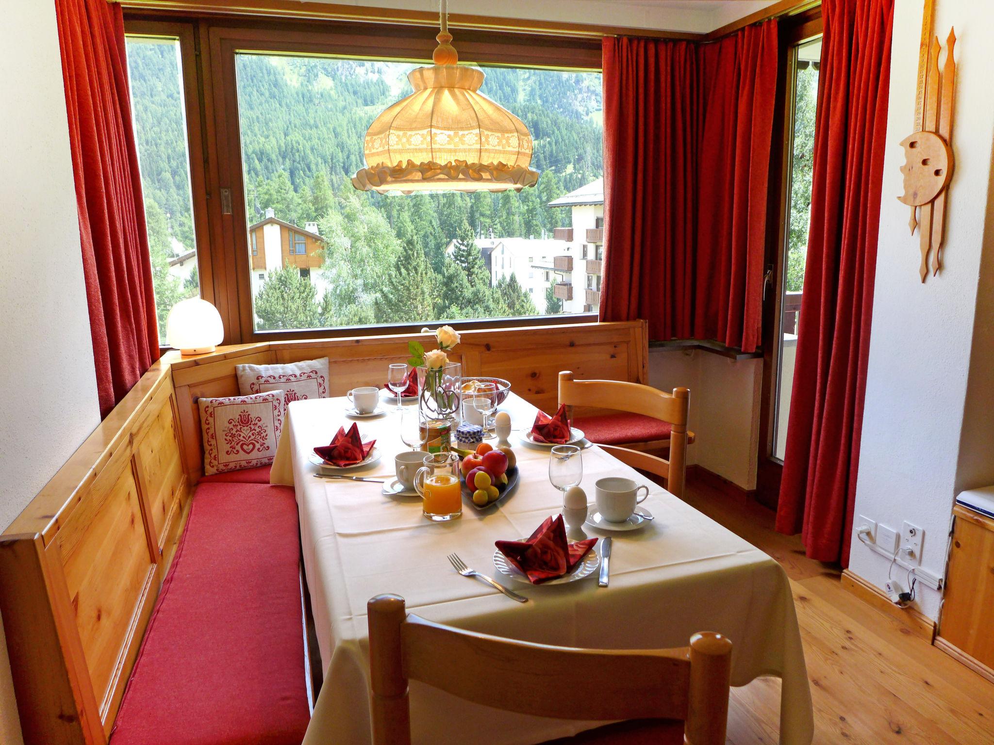 Foto 1 - Apartamento de 2 quartos em Sankt Moritz com vista para a montanha