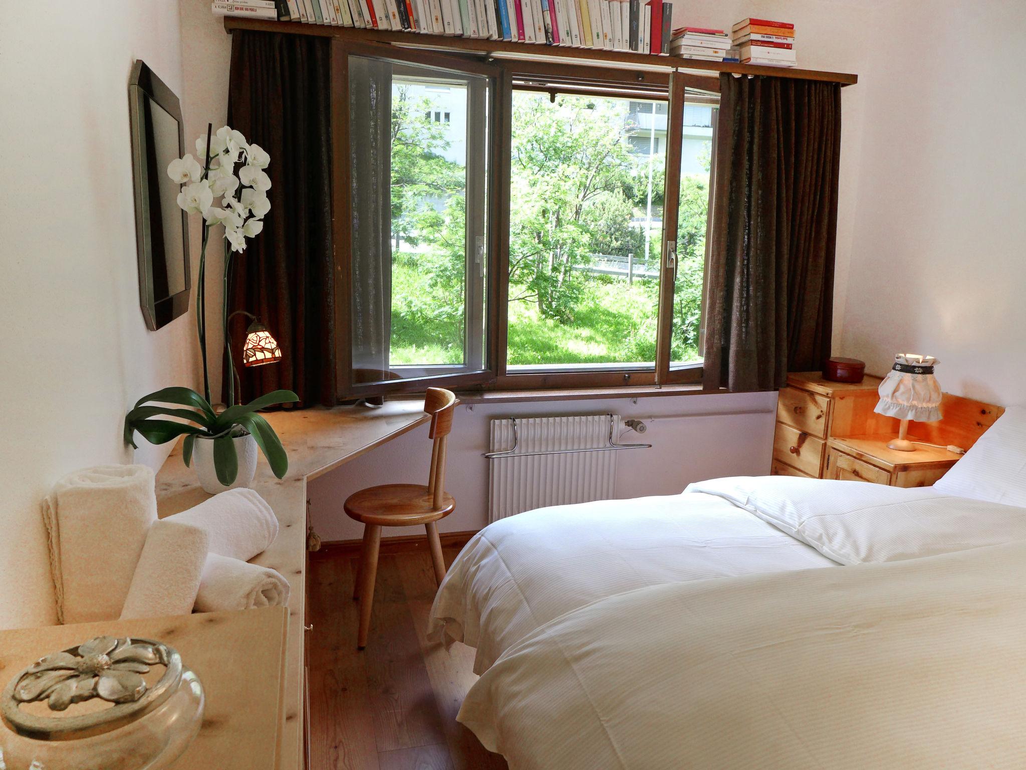 Foto 13 - Appartamento con 2 camere da letto a Sankt Moritz con vista sulle montagne