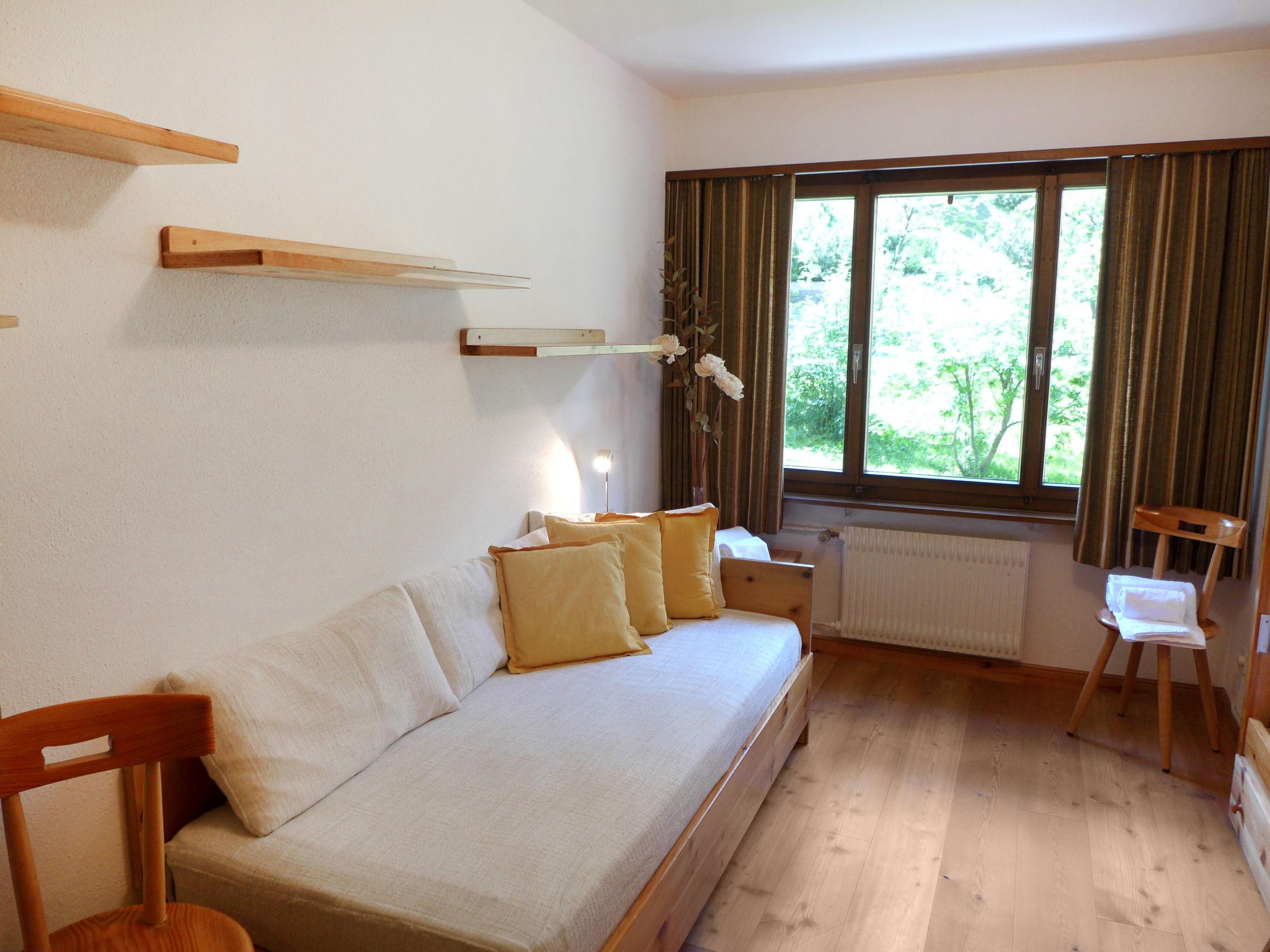 Foto 11 - Appartamento con 2 camere da letto a Sankt Moritz con vista sulle montagne