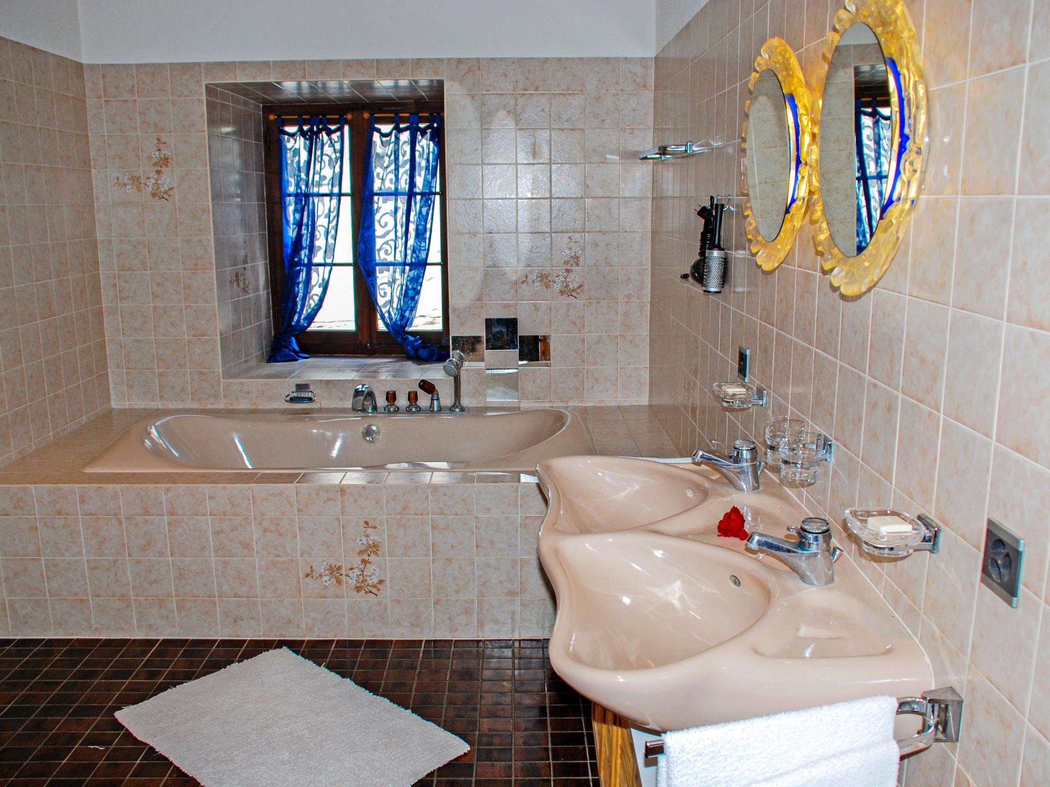 Foto 4 - Casa con 3 camere da letto a Breggia con piscina privata e giardino