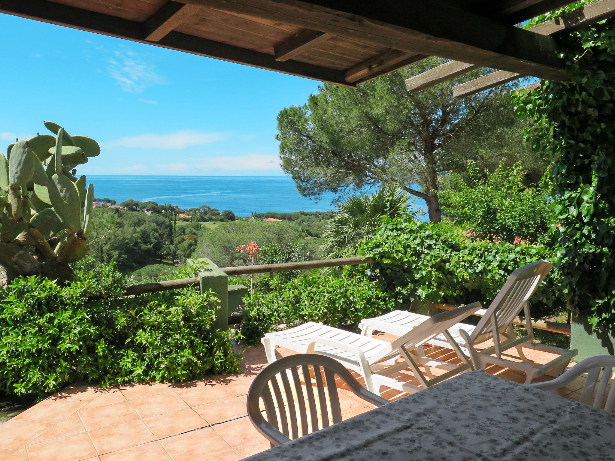 Photo 21 - 2 bedroom House in Capoliveri with garden and sea view