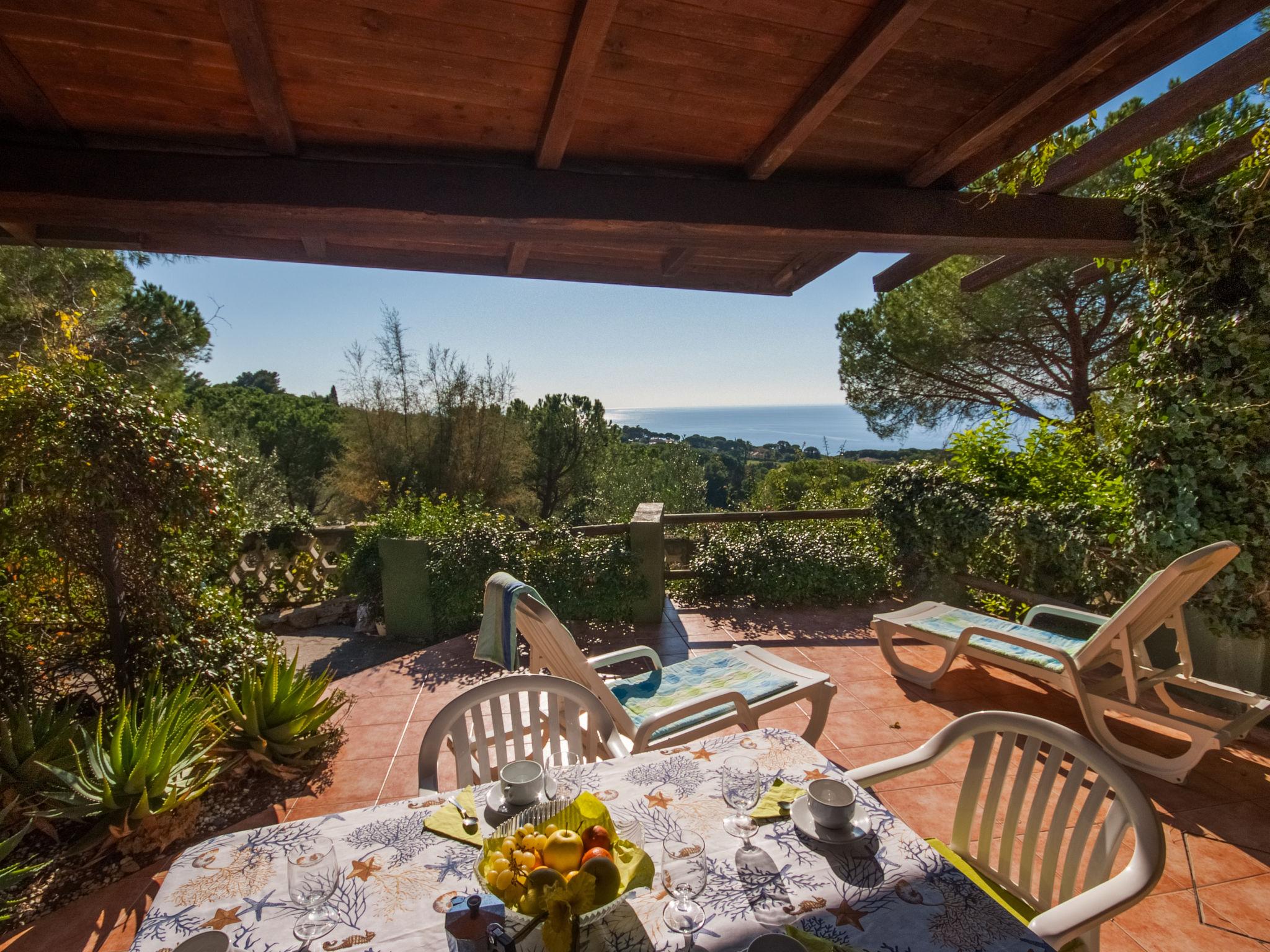 Photo 3 - Maison de 2 chambres à Capoliveri avec jardin et vues à la mer