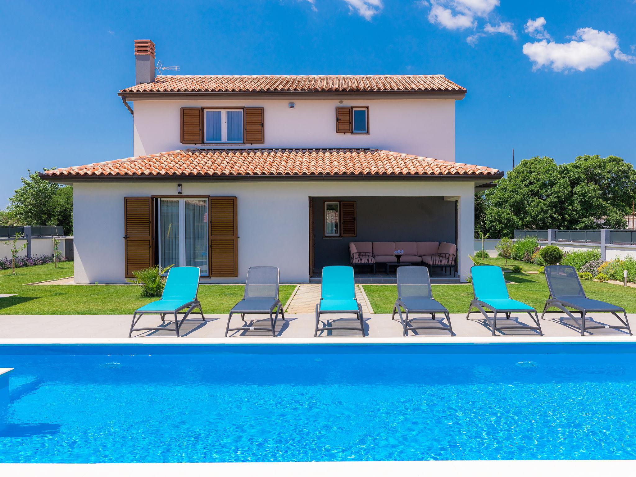 Photo 3 - Maison de 3 chambres à Ližnjan avec piscine privée et jardin