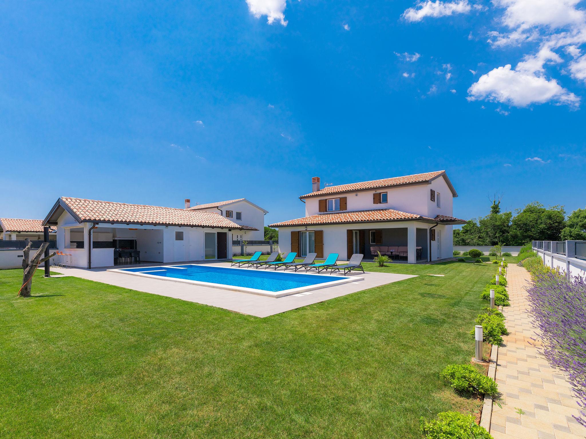 Photo 29 - Maison de 6 chambres à Ližnjan avec piscine privée et jardin