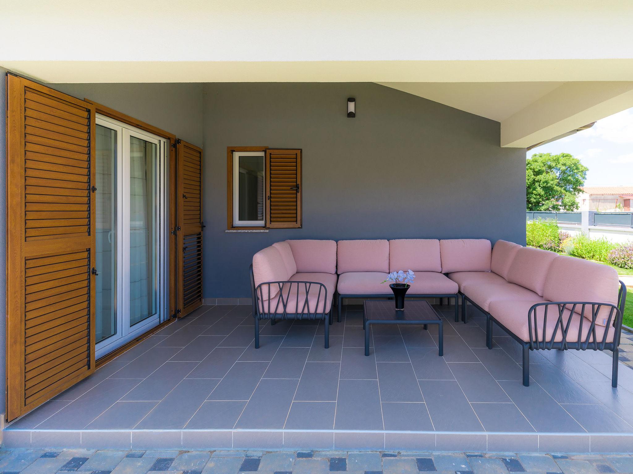 Photo 7 - Maison de 3 chambres à Ližnjan avec piscine privée et jardin