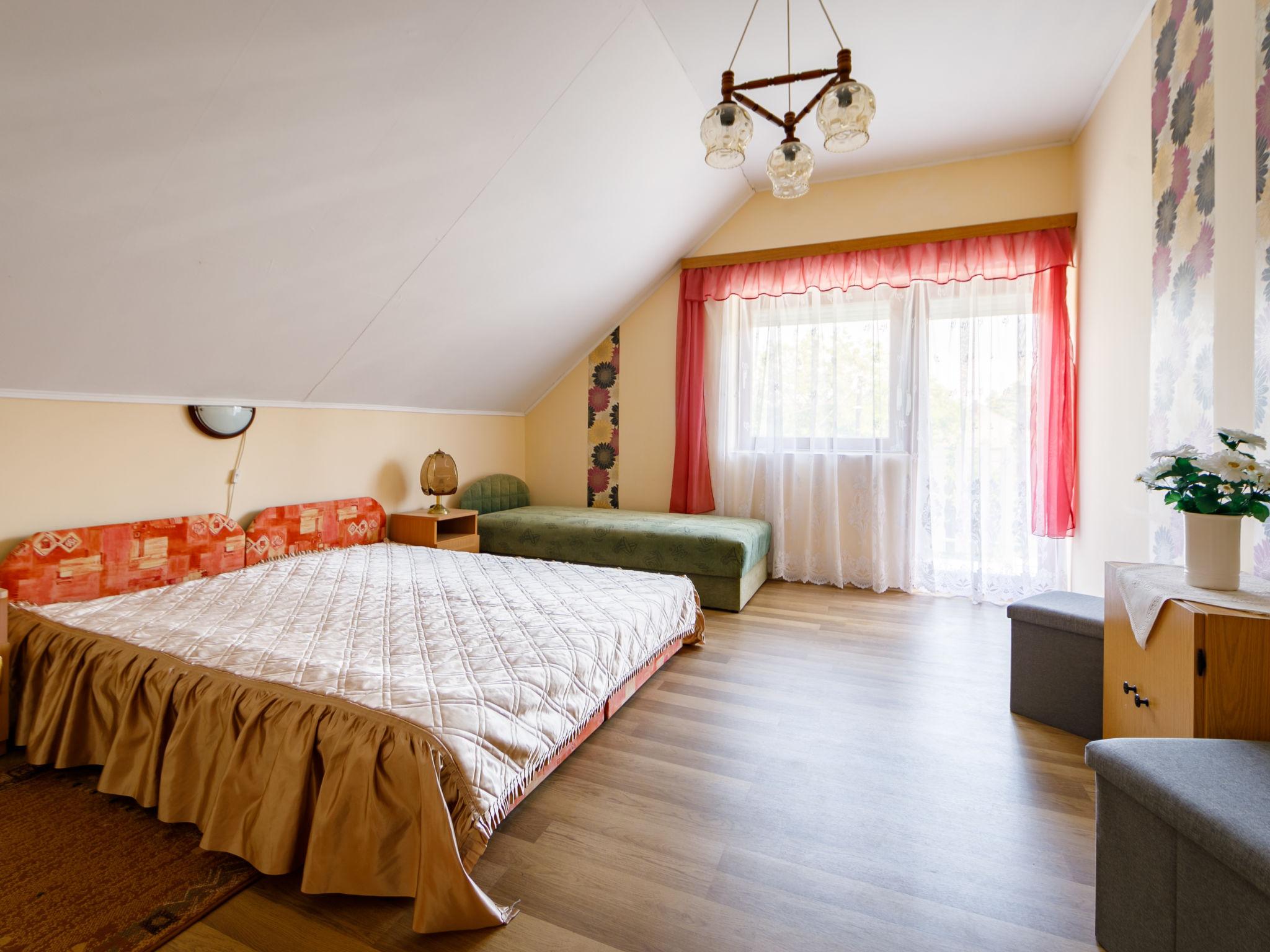 Foto 7 - Appartamento con 3 camere da letto a Balatonszemes con giardino e vista sulle montagne