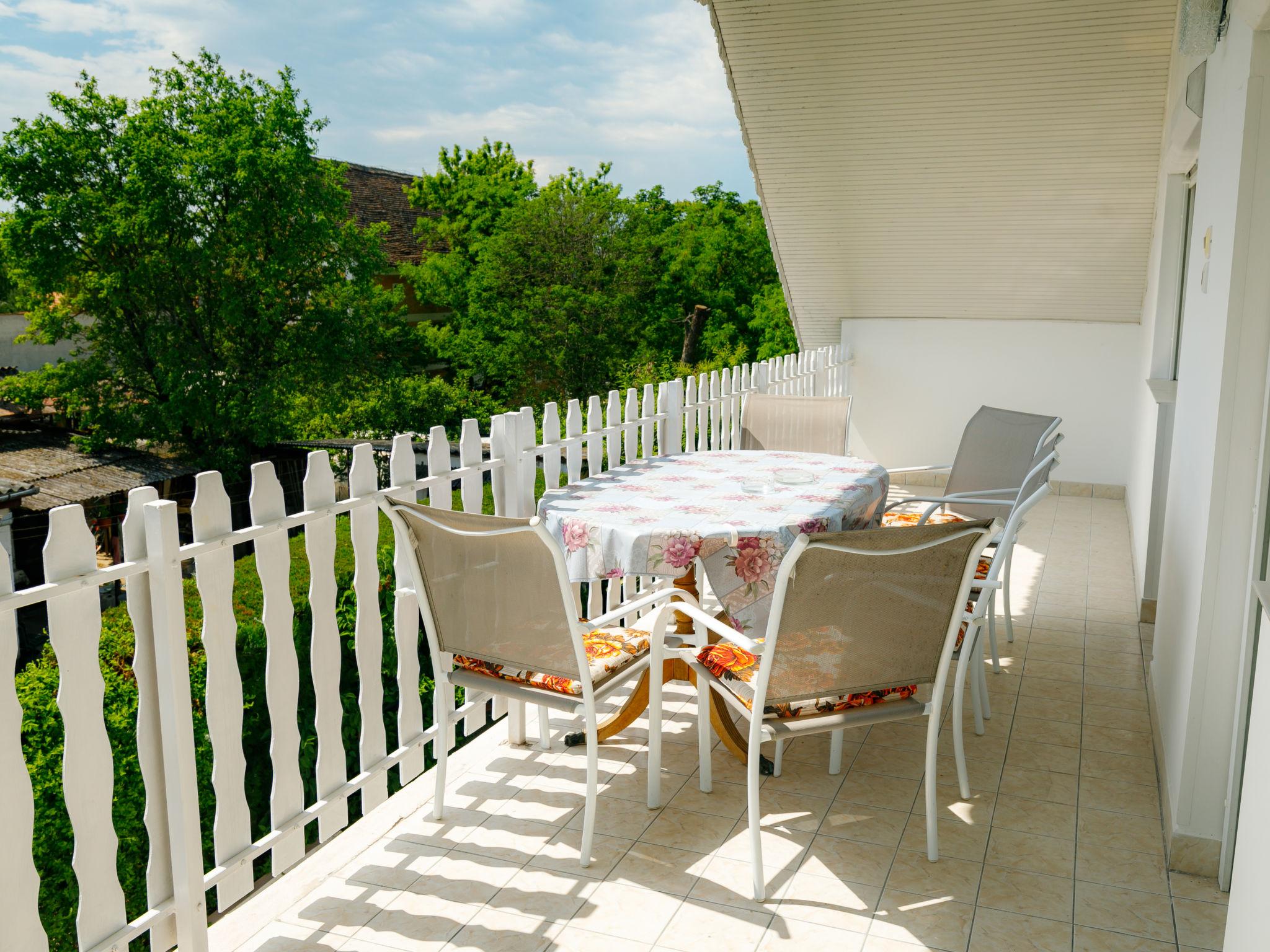 Foto 2 - Apartamento de 3 quartos em Balatonszemes com jardim e vista para a montanha