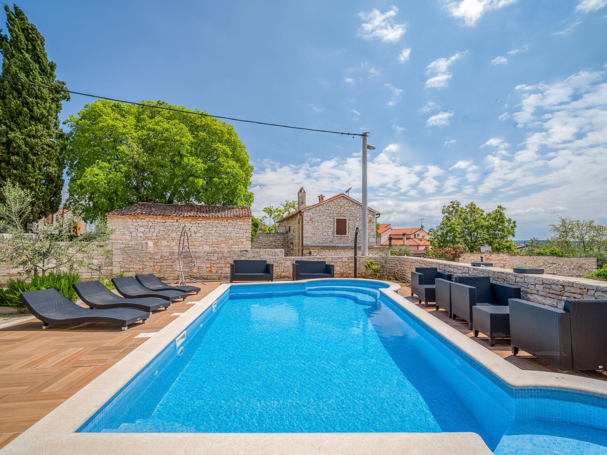 Photo 22 - Appartement de 2 chambres à Tar-Vabriga avec piscine et vues à la mer