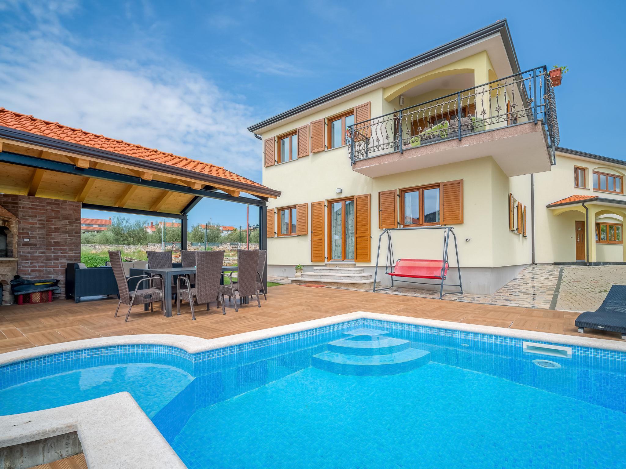 Photo 27 - Appartement de 2 chambres à Tar-Vabriga avec piscine et jardin