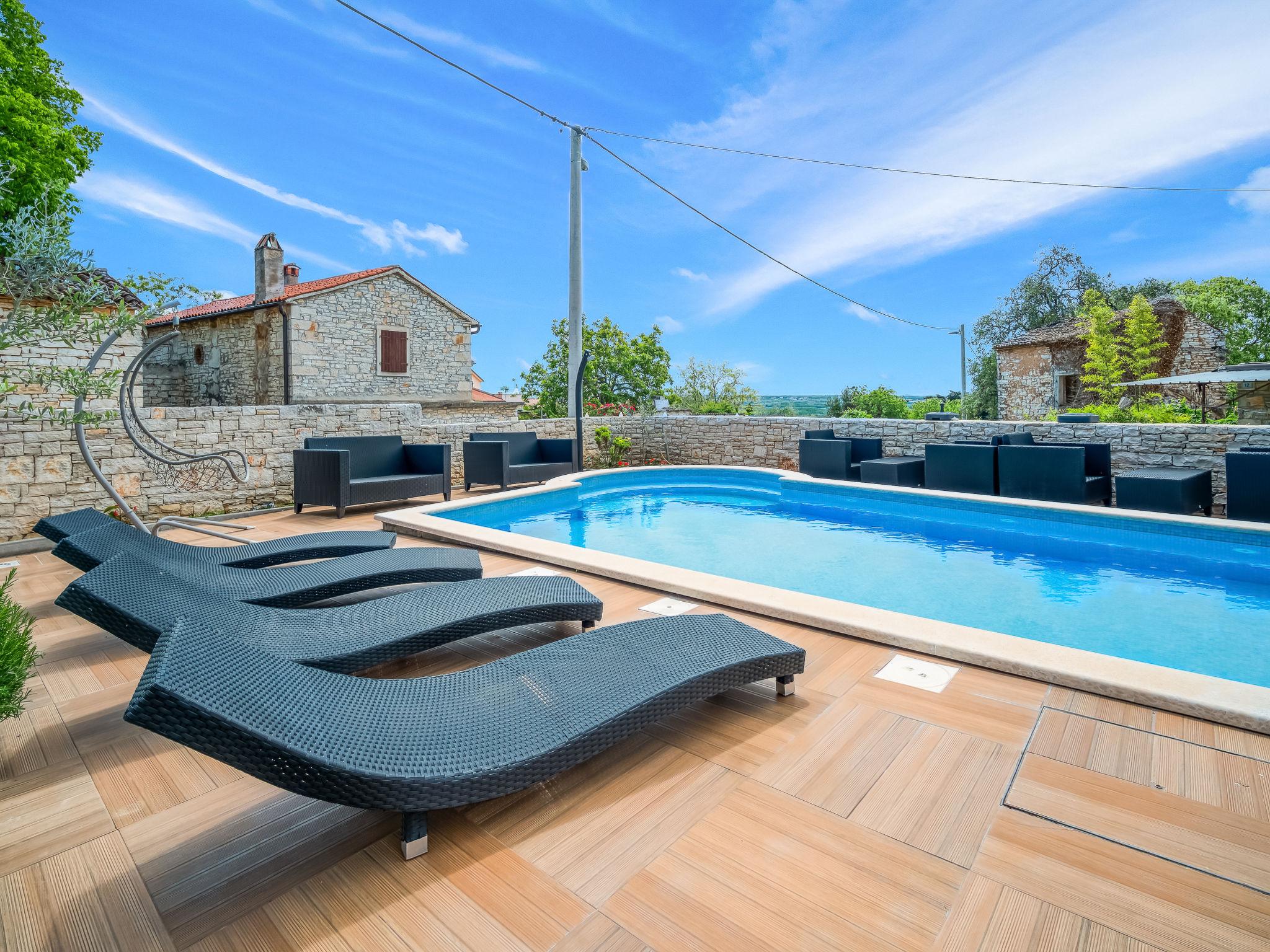 Photo 27 - Appartement de 2 chambres à Tar-Vabriga avec piscine et jardin