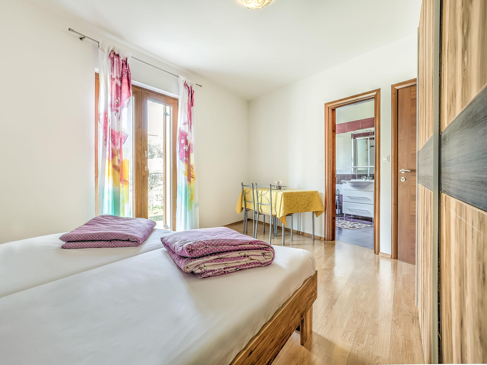 Foto 17 - Appartamento con 2 camere da letto a Tar-Vabriga con piscina e vista mare