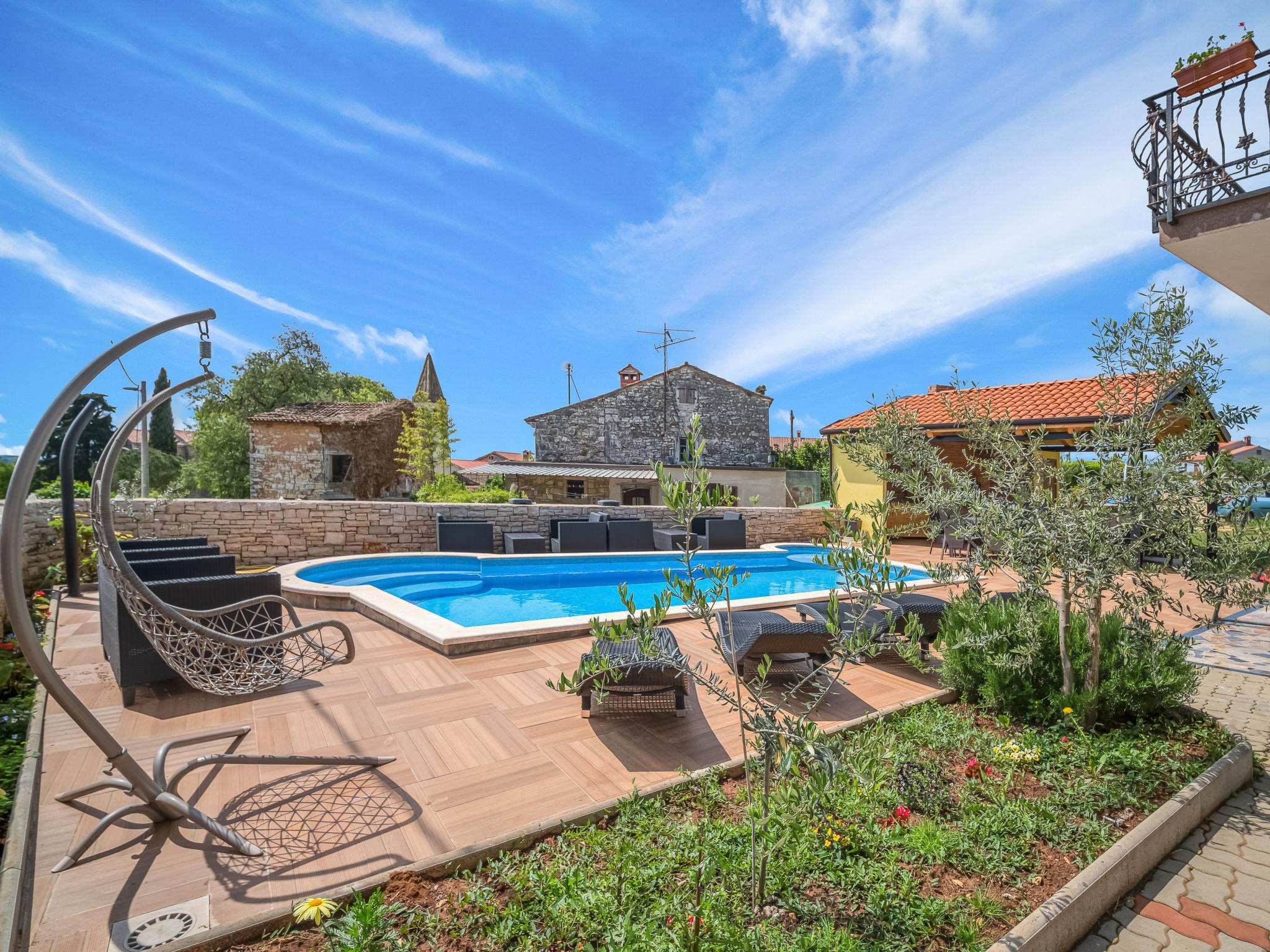 Photo 25 - Appartement de 2 chambres à Tar-Vabriga avec piscine et jardin