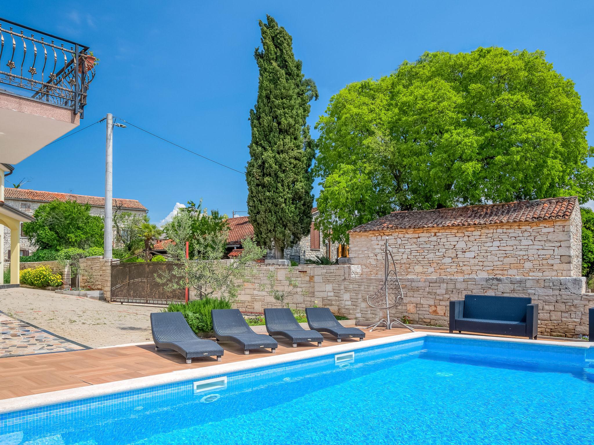 Photo 21 - Appartement de 2 chambres à Tar-Vabriga avec piscine et jardin