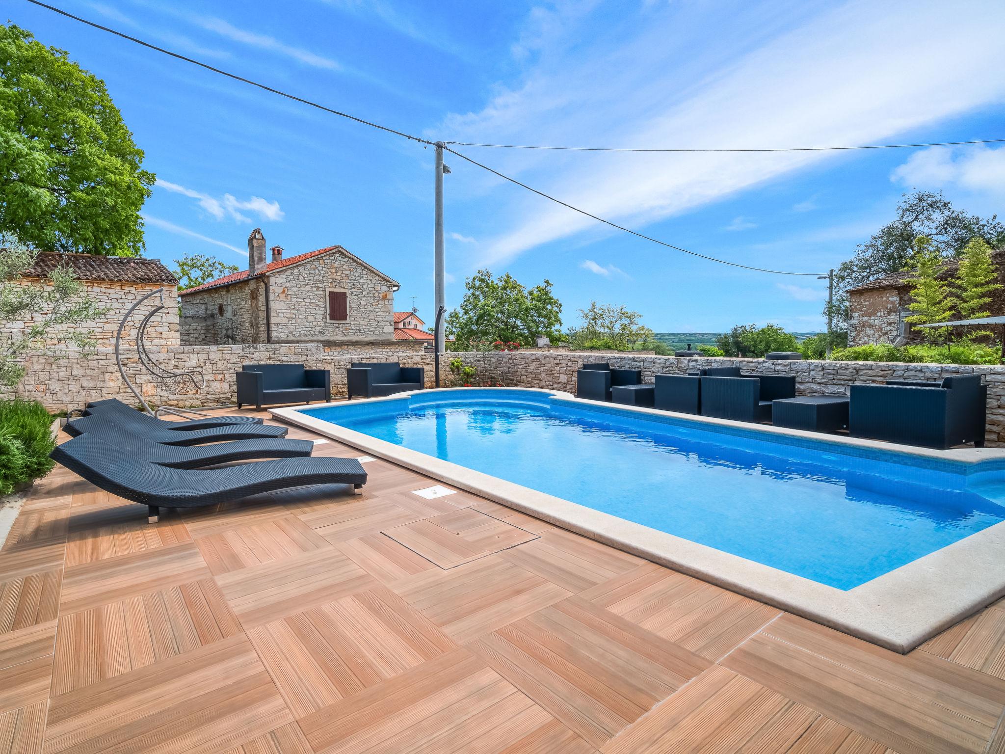 Photo 31 - Appartement de 2 chambres à Tar-Vabriga avec piscine et jardin