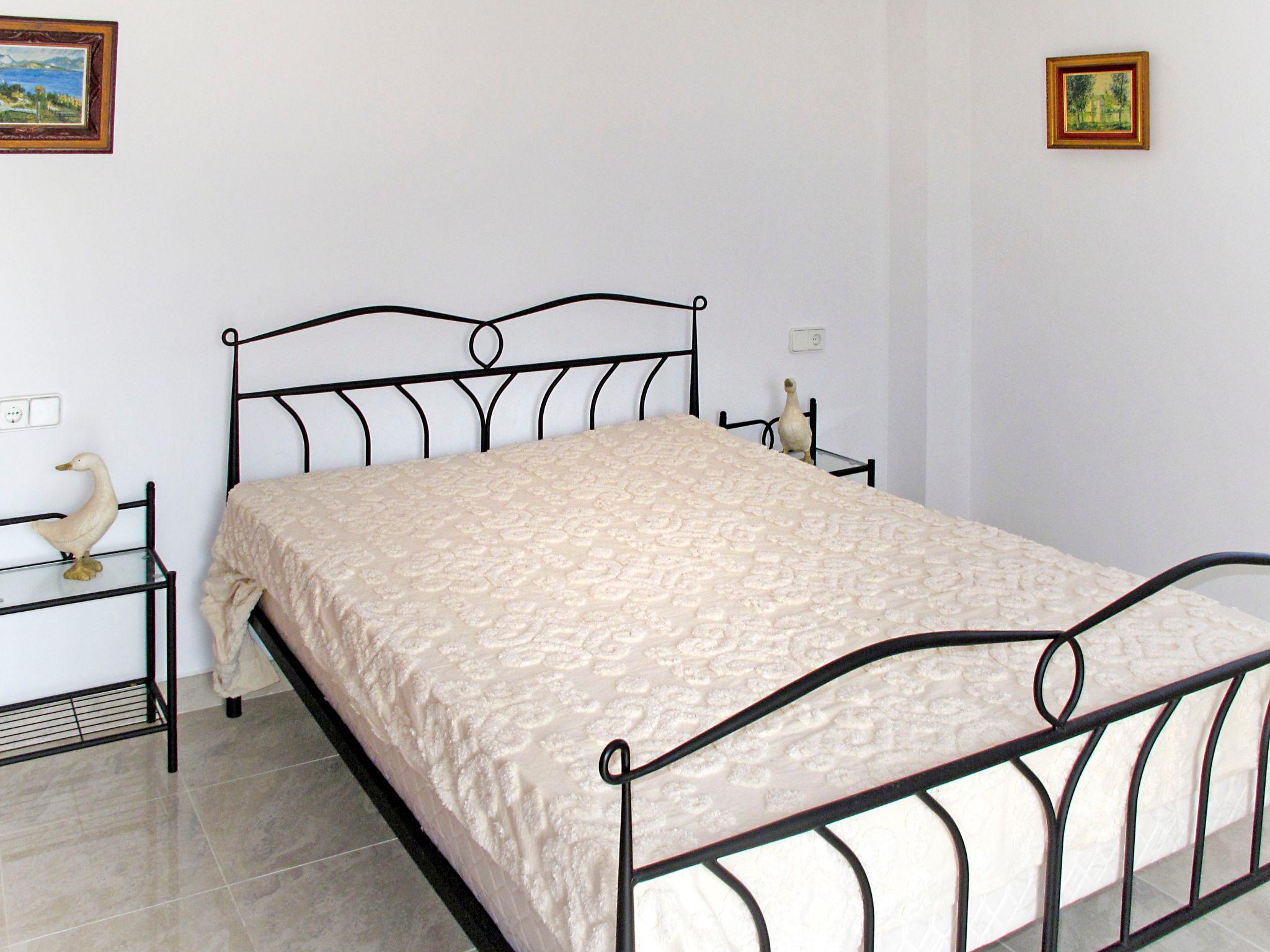 Photo 4 - 3 bedroom House in Mont-roig del Camp with private pool and garden