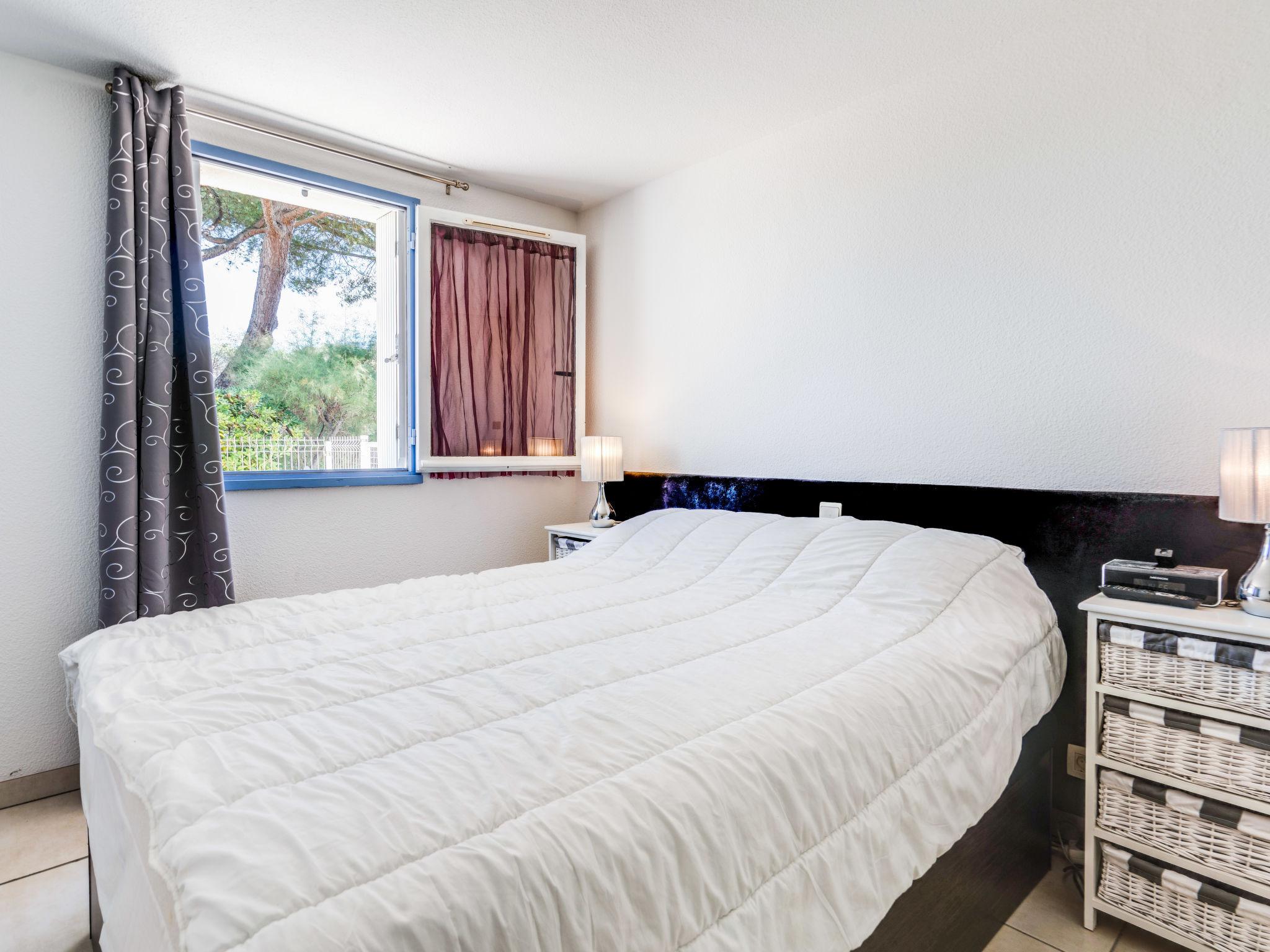 Foto 5 - Appartamento con 1 camera da letto a Agde con terrazza e vista mare