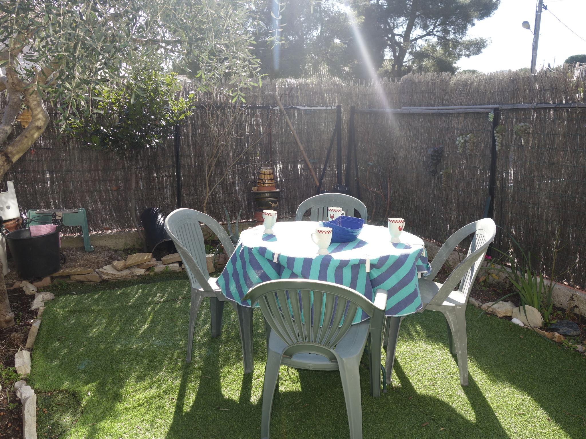 Photo 1 - Apartment in Bandol with terrace and sea view