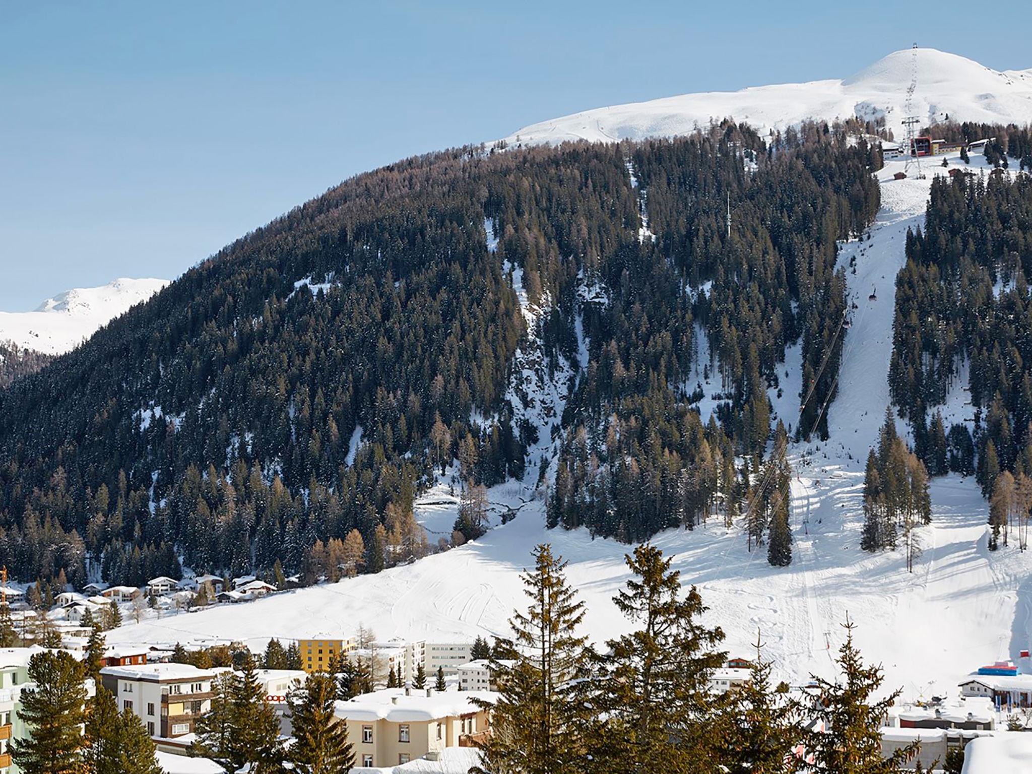 Foto 13 - Appartamento con 2 camere da letto a Davos con sauna e vista sulle montagne