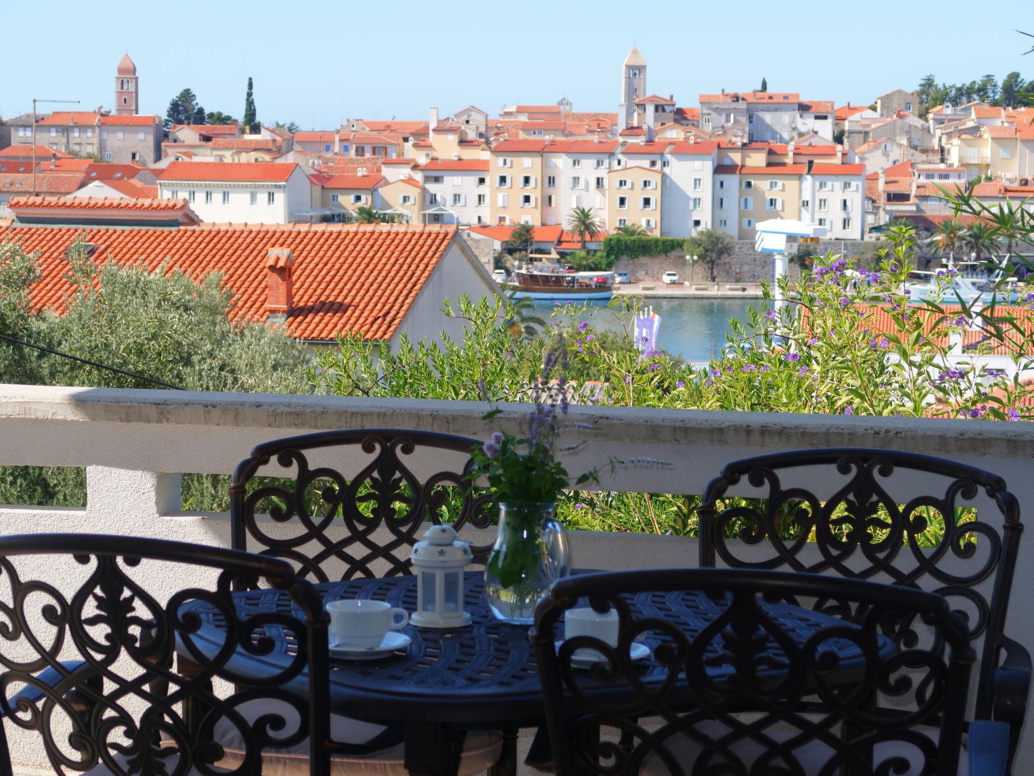 Foto 5 - Apartment mit 1 Schlafzimmer in Rab mit blick aufs meer