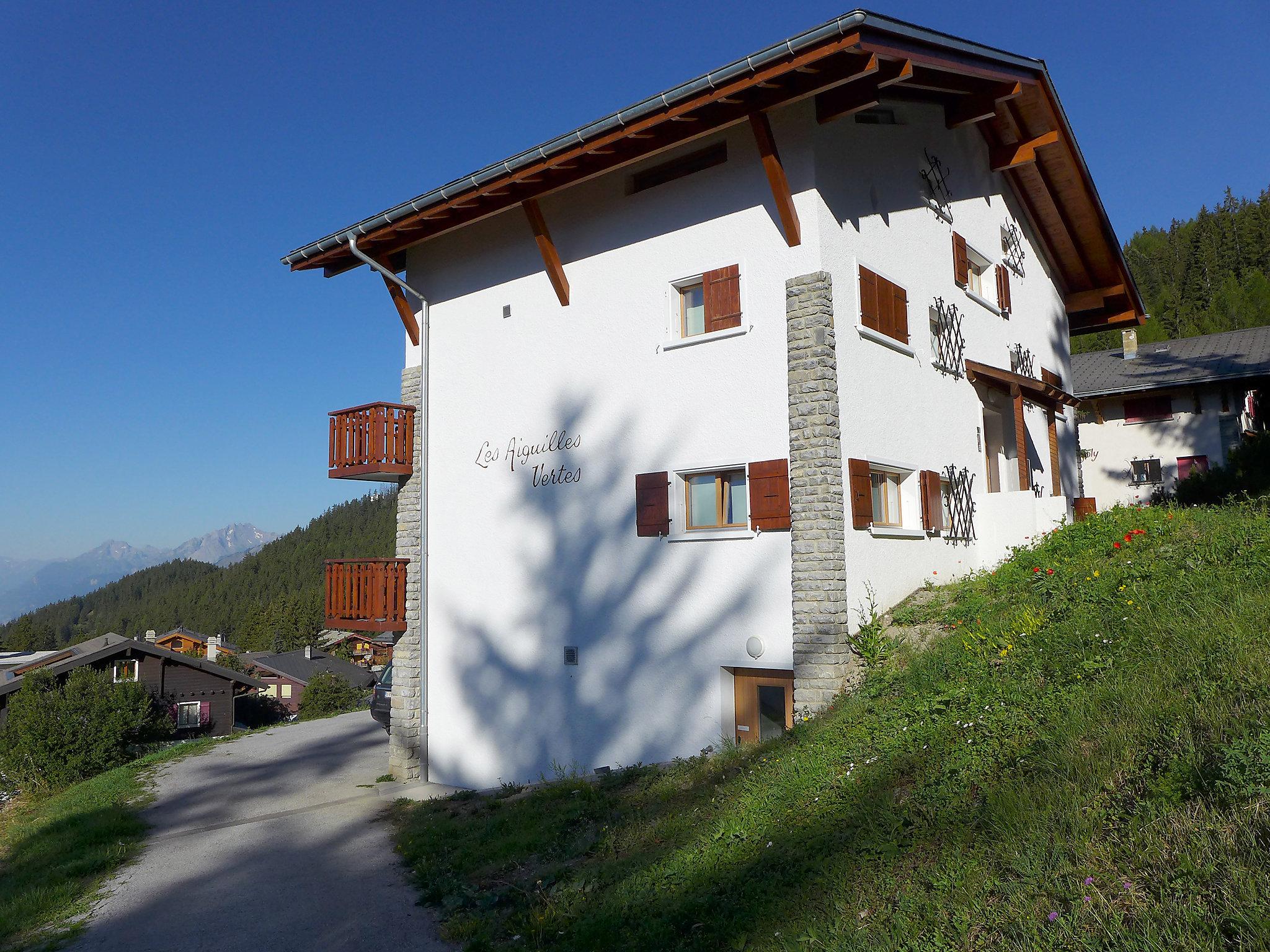 Foto 14 - Apartment mit 2 Schlafzimmern in Crans-Montana mit blick auf die berge